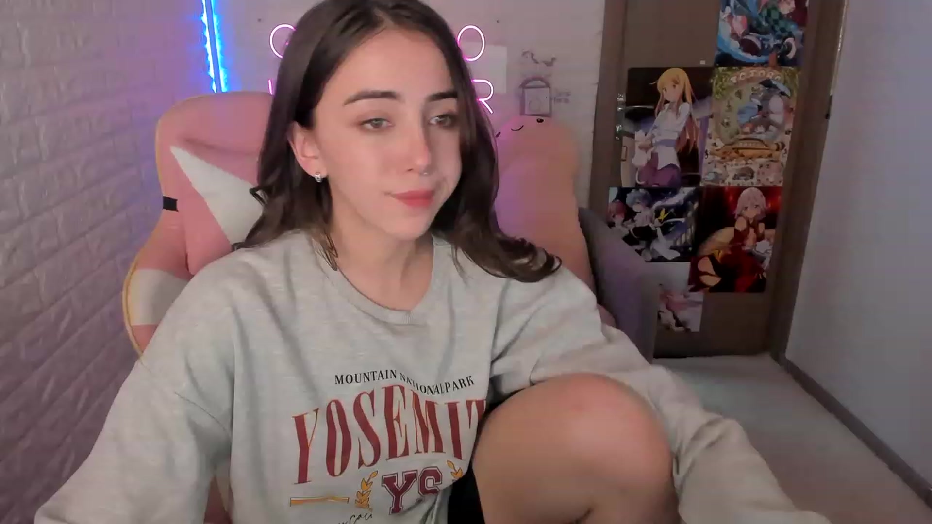 Gallery image thumbnail from ElsaYoung's myfreecams stream on, 12/30/2022, 19:28 image 7 of 20