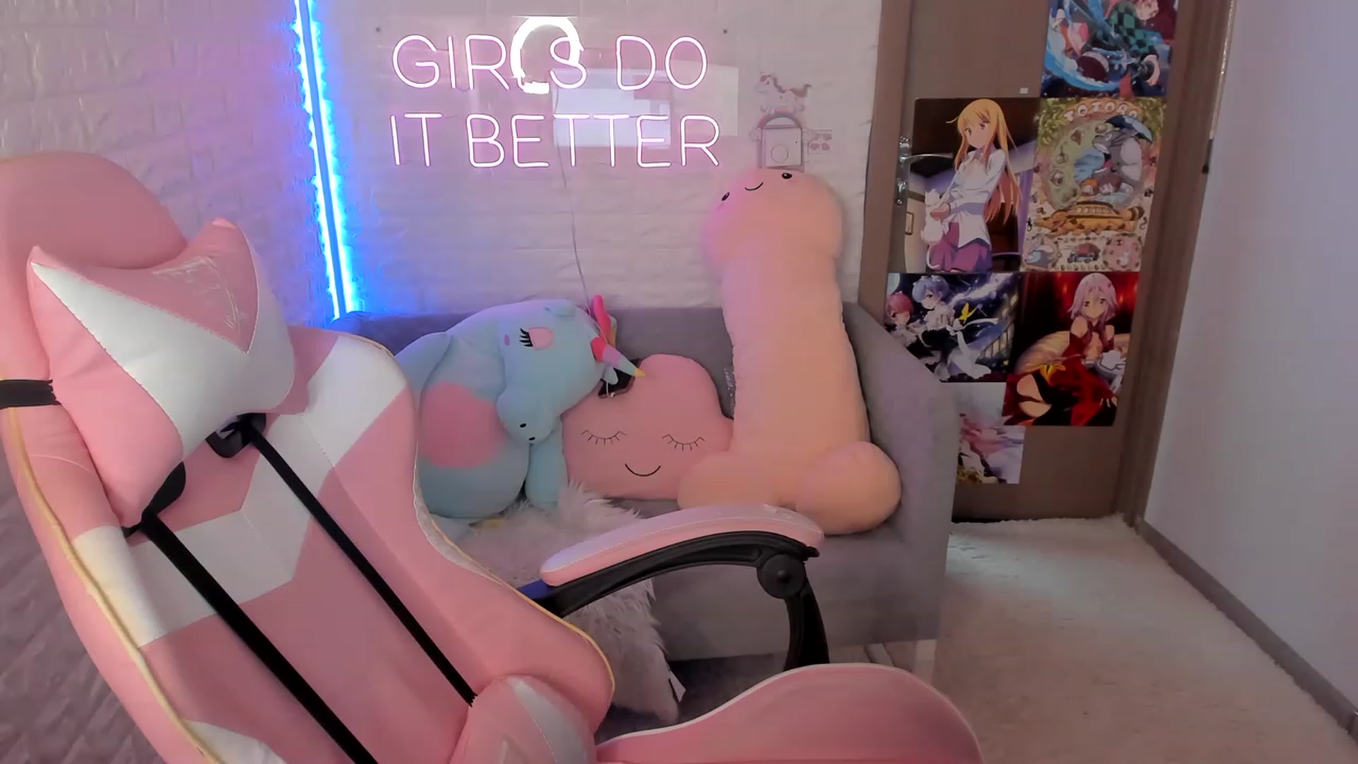 Gallery image thumbnail from ElsaYoung's myfreecams stream on, 12/30/2022, 19:28 image 6 of 20