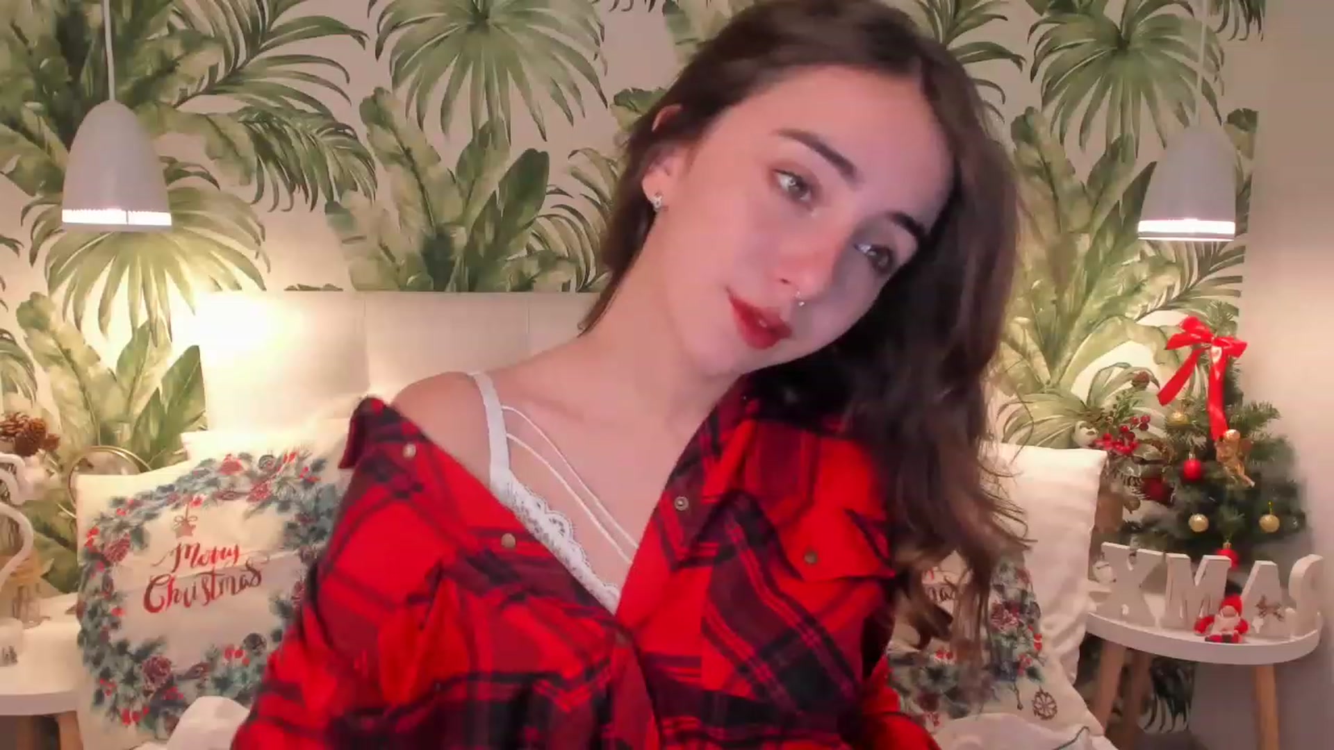Gallery image thumbnail from ElsaYoung's myfreecams stream on, 12/31/2022, 09:46 image 6 of 20