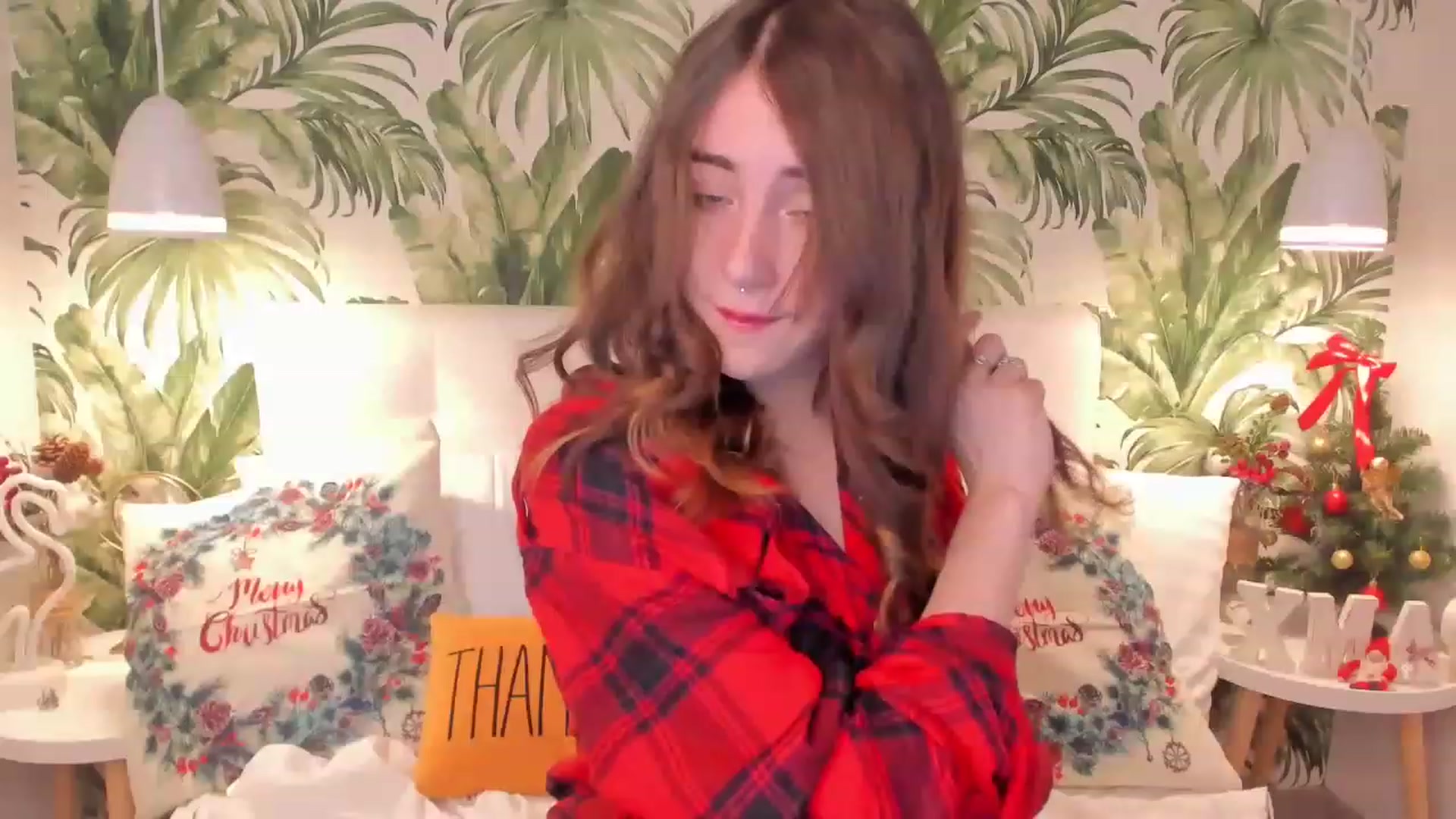 Gallery image thumbnail from ElsaYoung's myfreecams stream on, 12/31/2022, 09:46 image 2 of 20