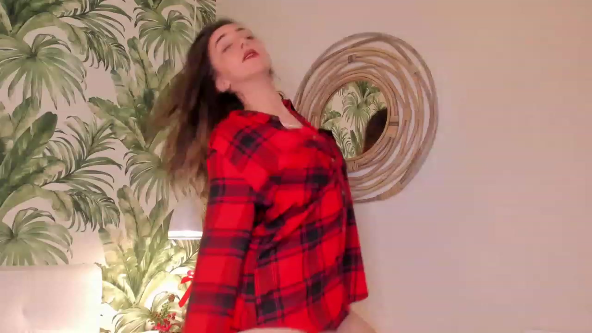 Gallery image thumbnail from ElsaYoung's myfreecams stream on, 12/31/2022, 09:46 image 4 of 20