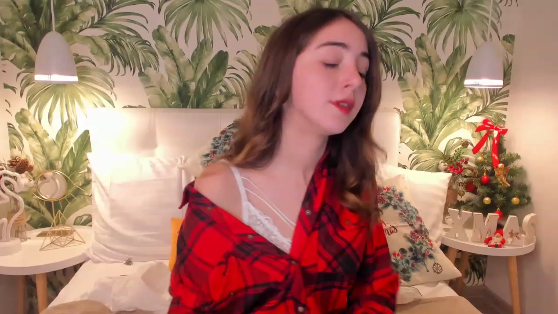 Gallery image thumbnail from ElsaYoung's myfreecams stream on, 12/31/2022, 10:43 image 17 of 20