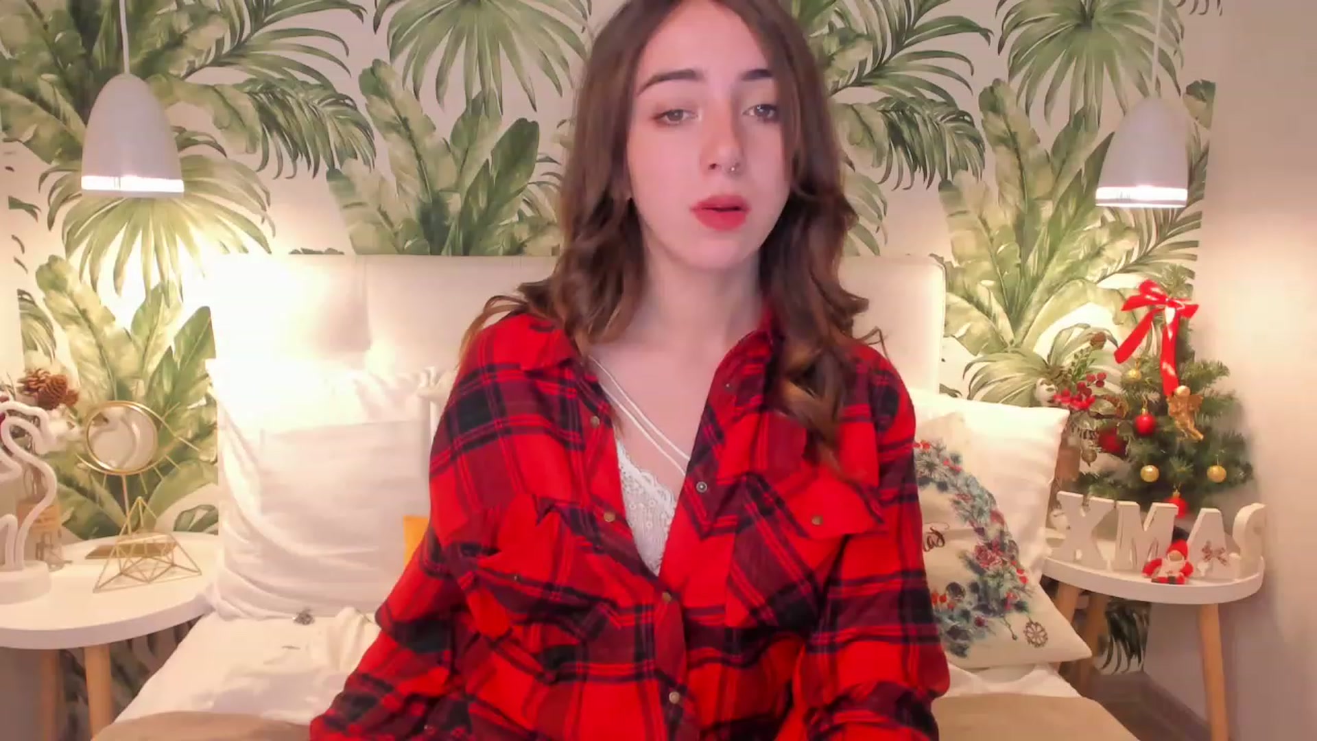 Gallery image thumbnail from ElsaYoung's myfreecams stream on, 12/31/2022, 10:43 image 9 of 20
