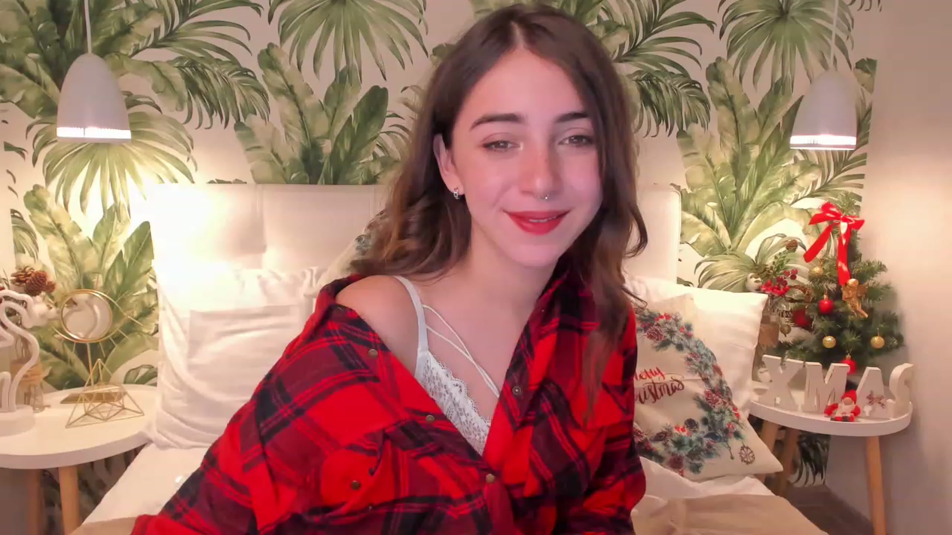 Gallery image thumbnail from ElsaYoung's myfreecams stream on, 12/31/2022, 10:43 image 6 of 20