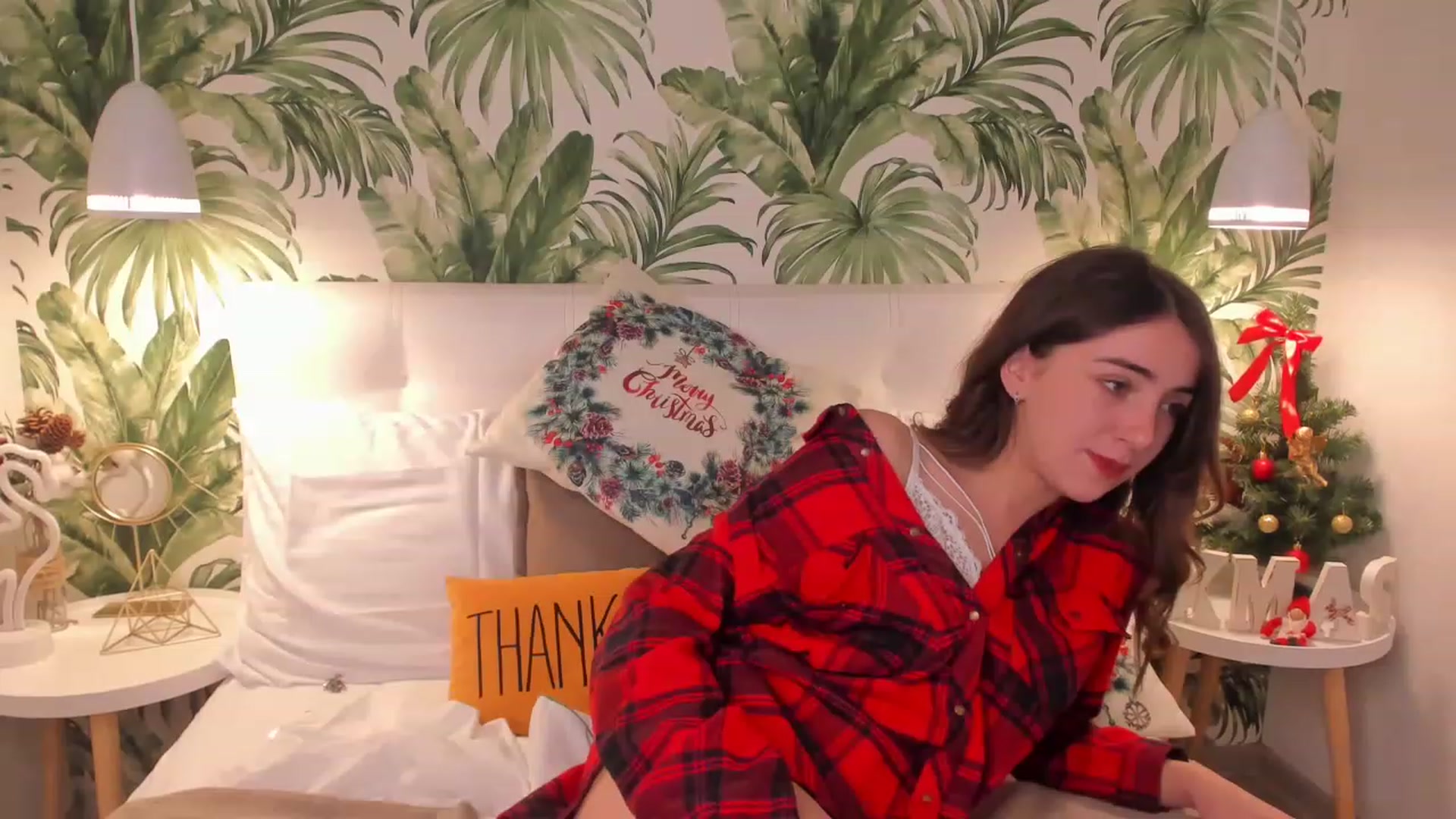 Gallery image thumbnail from ElsaYoung's myfreecams stream on, 12/31/2022, 10:43 image 7 of 20