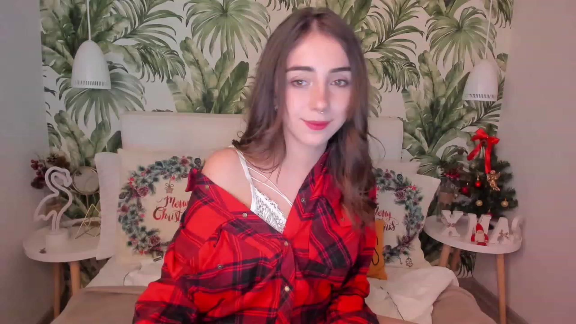Gallery image thumbnail from ElsaYoung's myfreecams stream on, 12/31/2022, 18:27 image 14 of 20