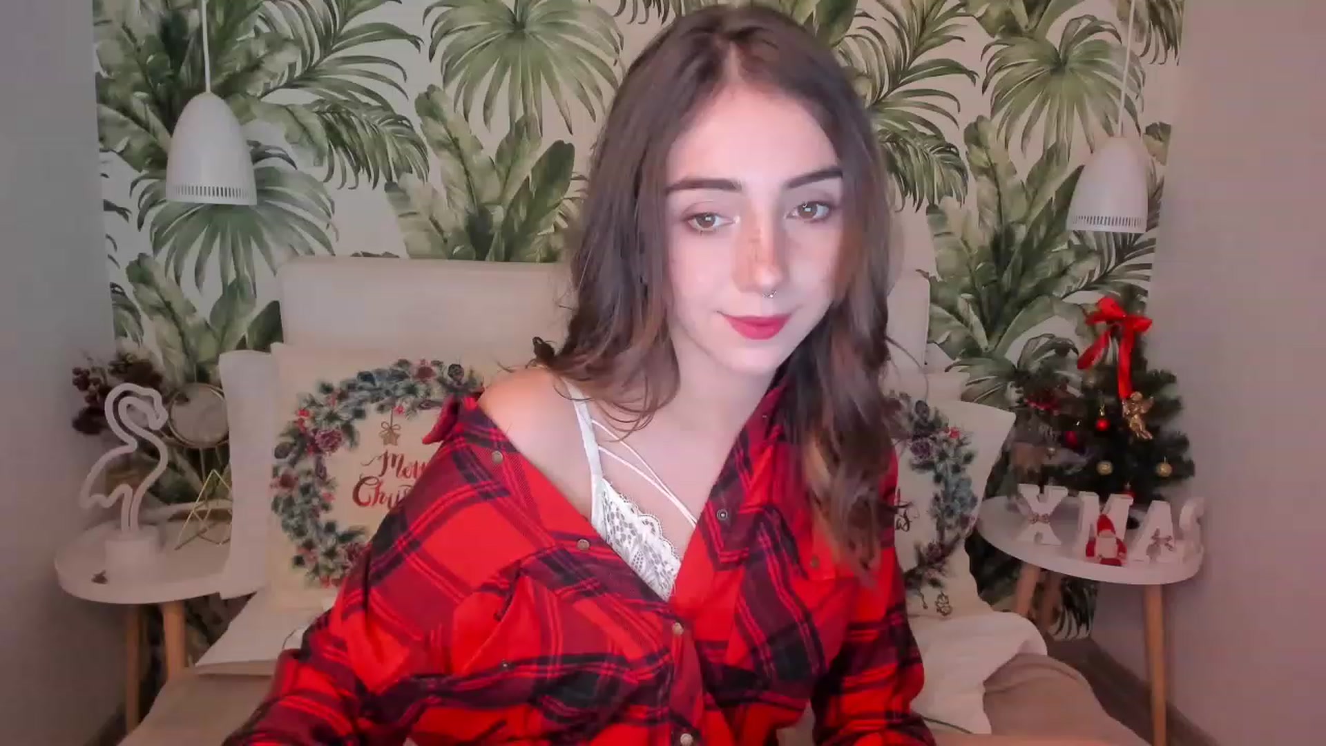 Gallery image thumbnail from ElsaYoung's myfreecams stream on, 12/31/2022, 18:27 image 13 of 20