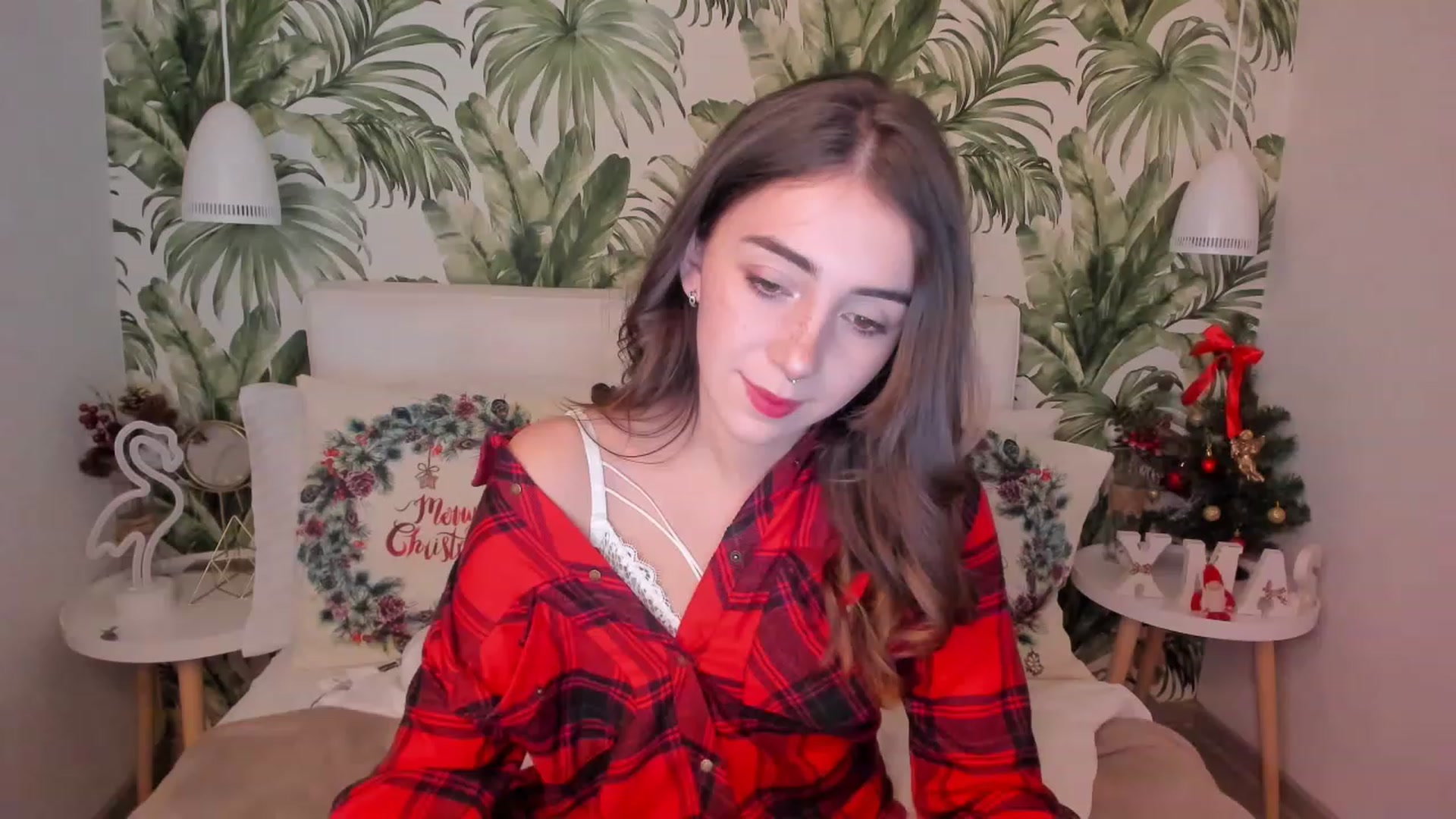 Gallery image thumbnail from ElsaYoung's myfreecams stream on, 12/31/2022, 18:27 image 17 of 20