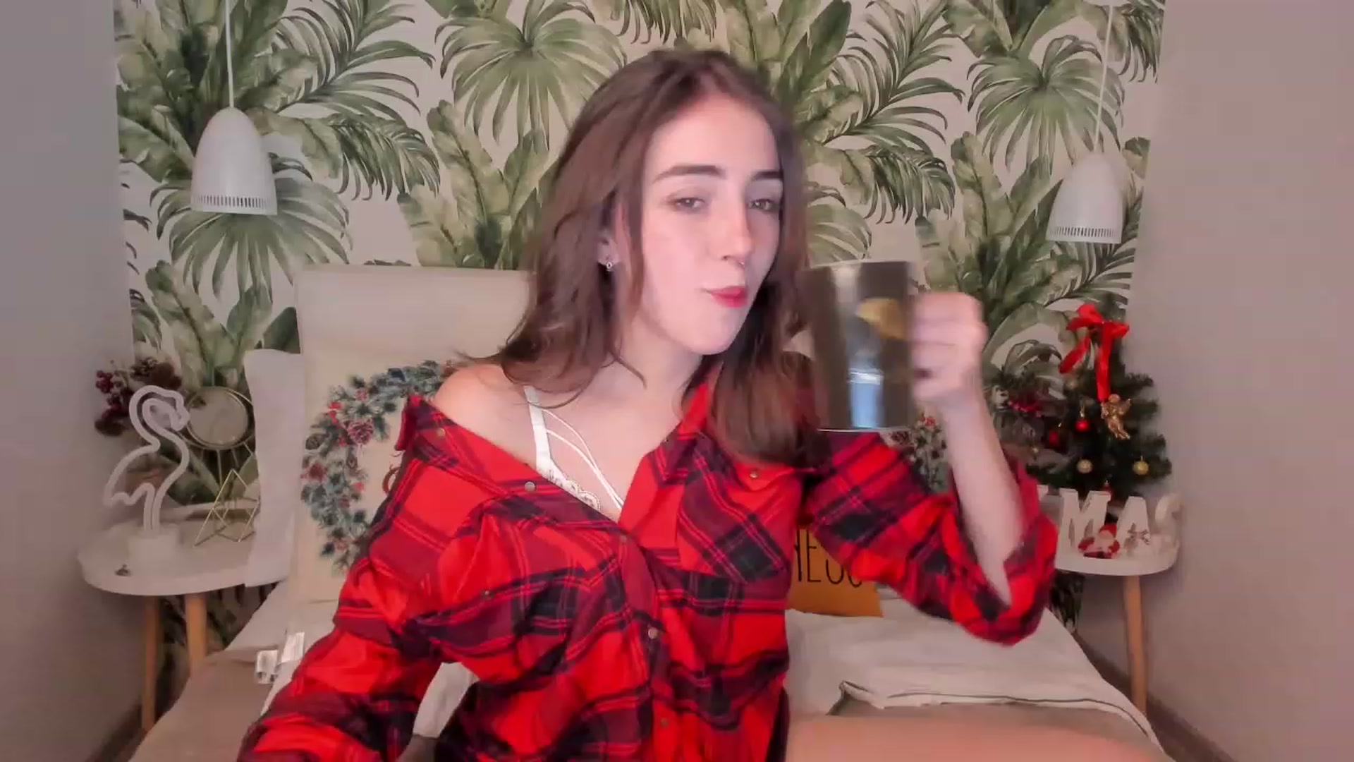 Gallery image thumbnail from ElsaYoung's myfreecams stream on, 12/31/2022, 18:27 image 3 of 20