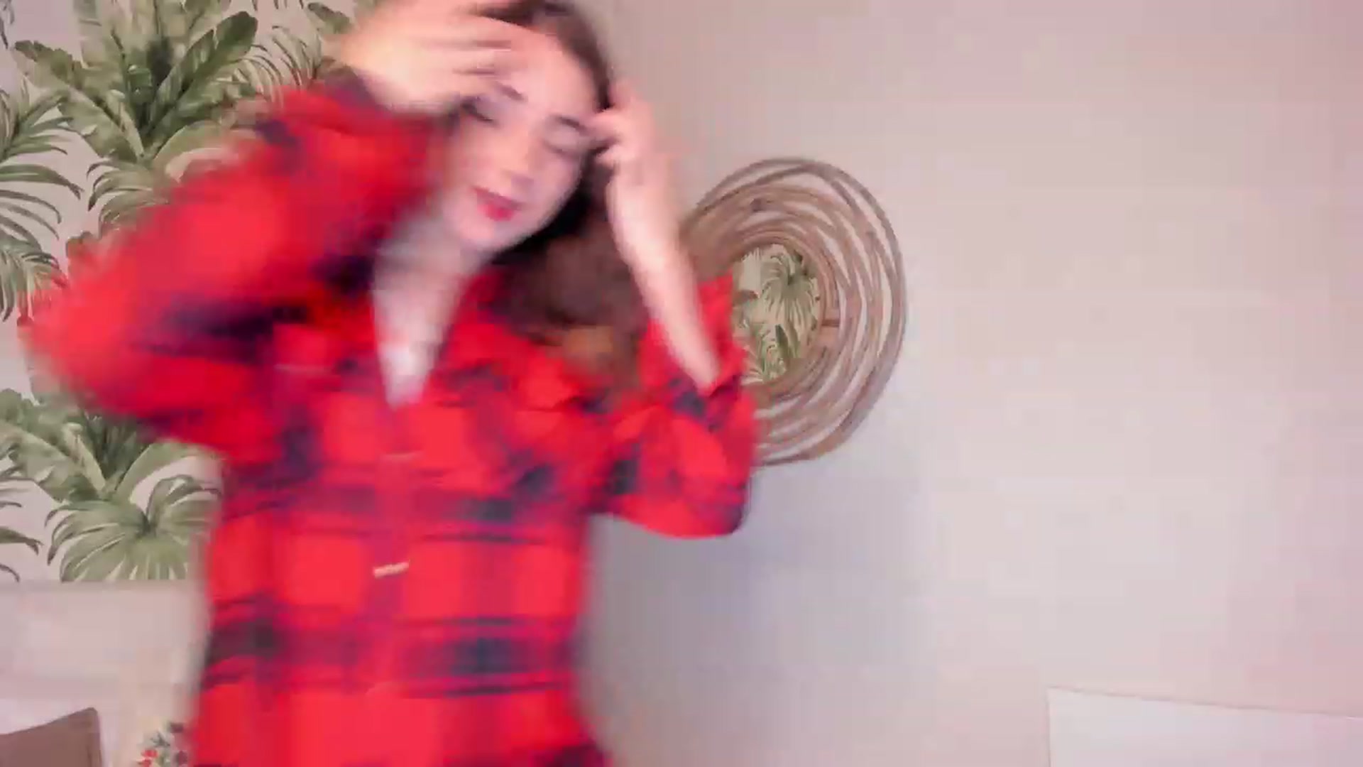 Gallery image thumbnail from ElsaYoung's myfreecams stream on, 12/31/2022, 18:27 image 7 of 20