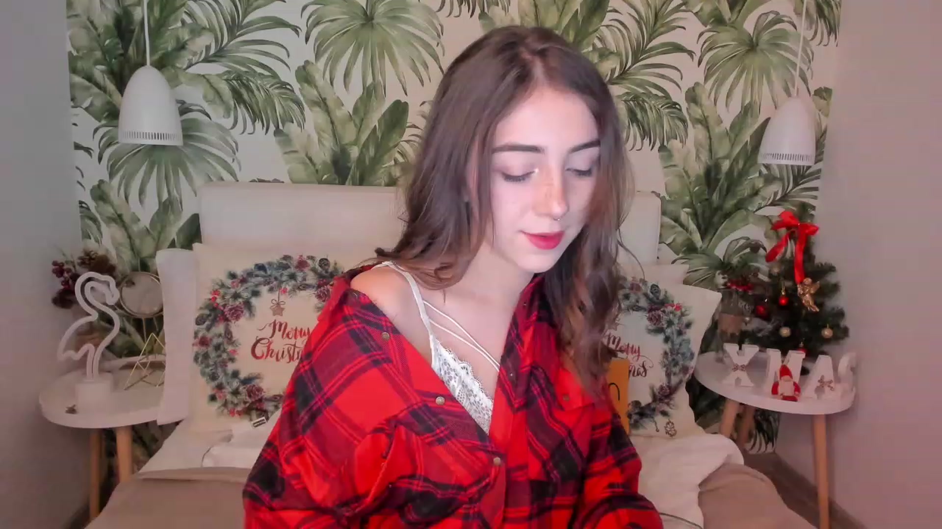 Gallery image thumbnail from ElsaYoung's myfreecams stream on, 12/31/2022, 18:27 image 12 of 20