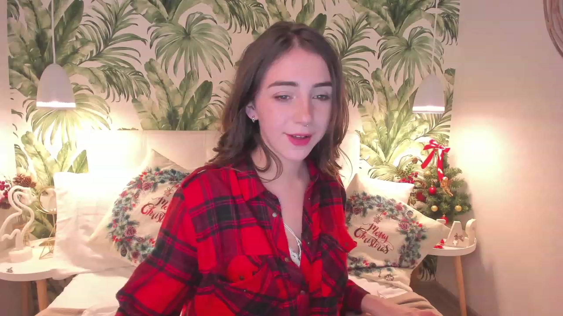 Gallery image thumbnail from ElsaYoung's myfreecams stream on, 12/31/2022, 20:03 image 4 of 20