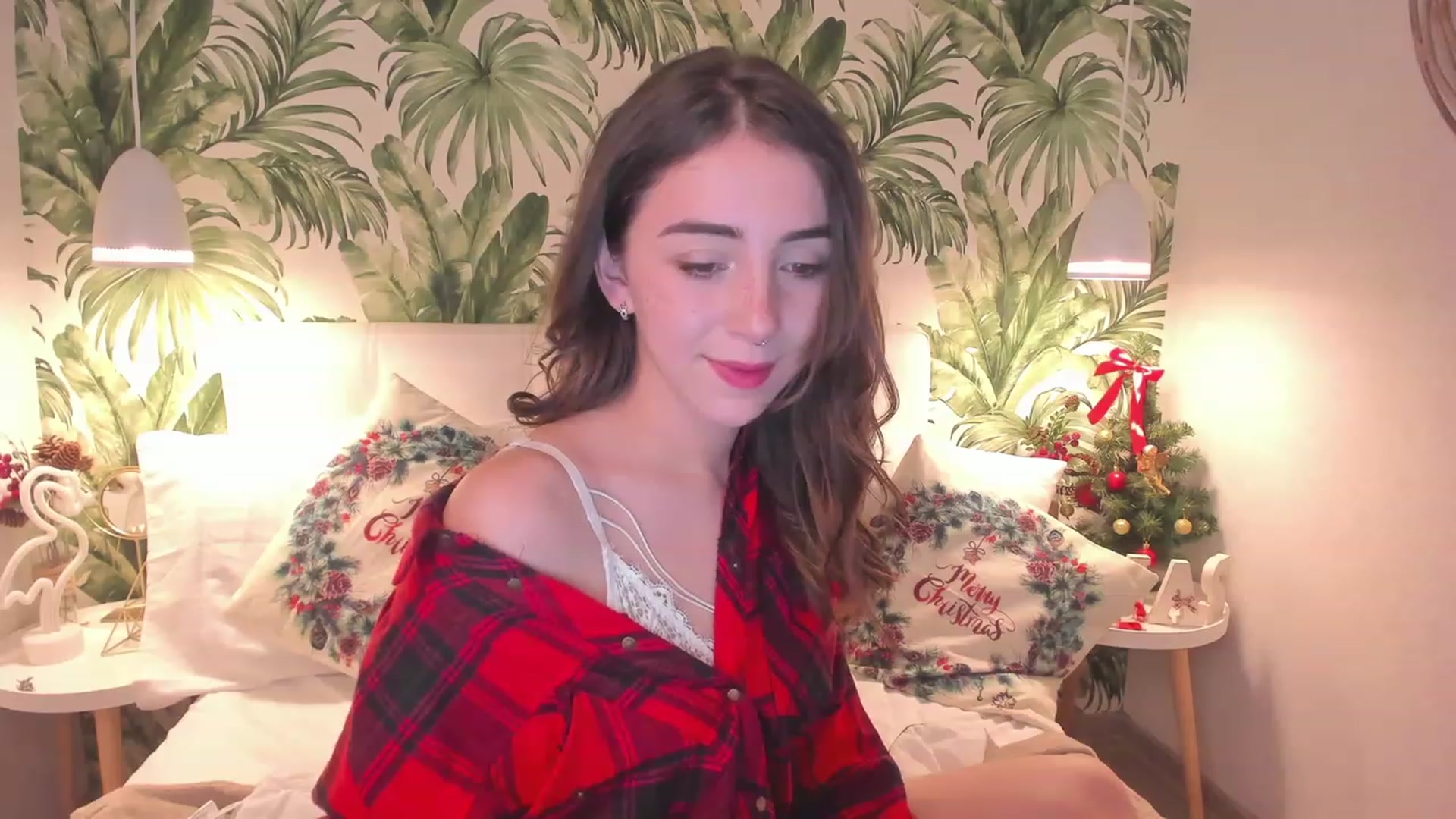 Gallery image thumbnail from ElsaYoung's myfreecams stream on, 12/31/2022, 20:03 image 19 of 20
