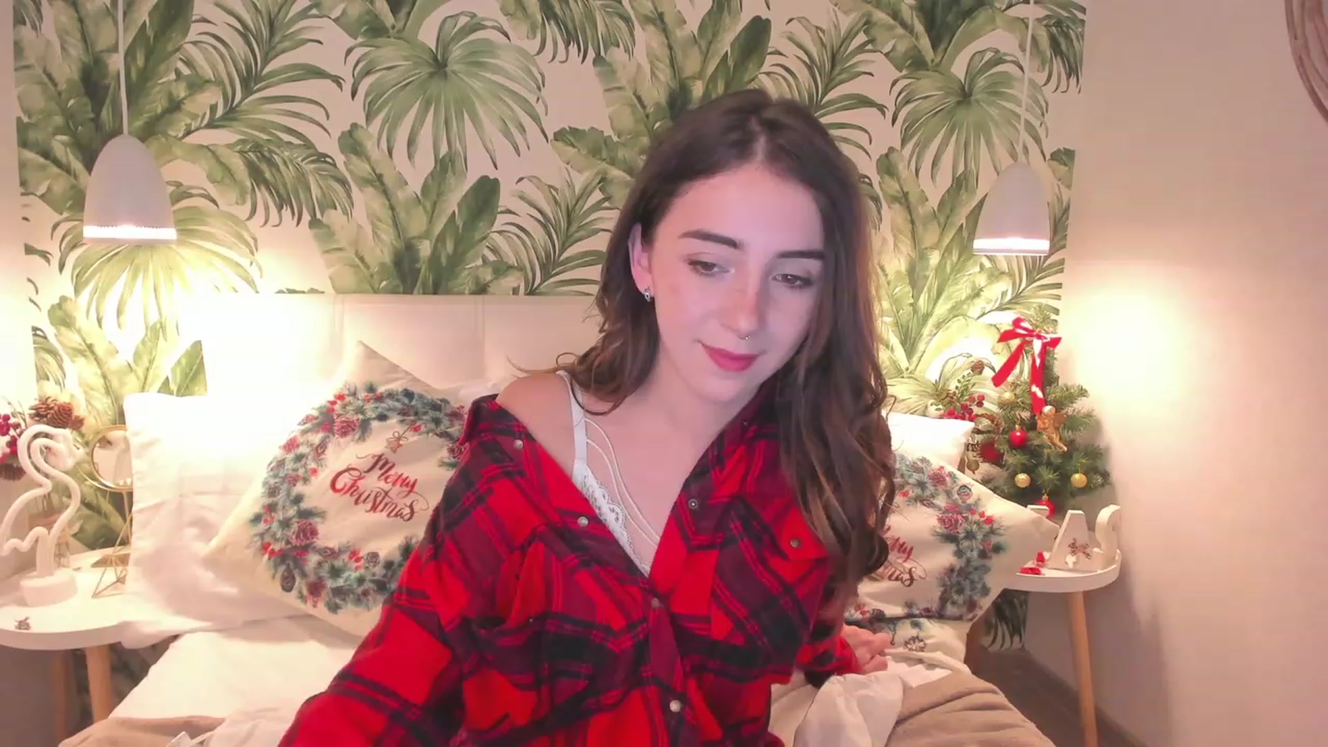 Gallery image thumbnail from ElsaYoung's myfreecams stream on, 12/31/2022, 20:03 image 17 of 20