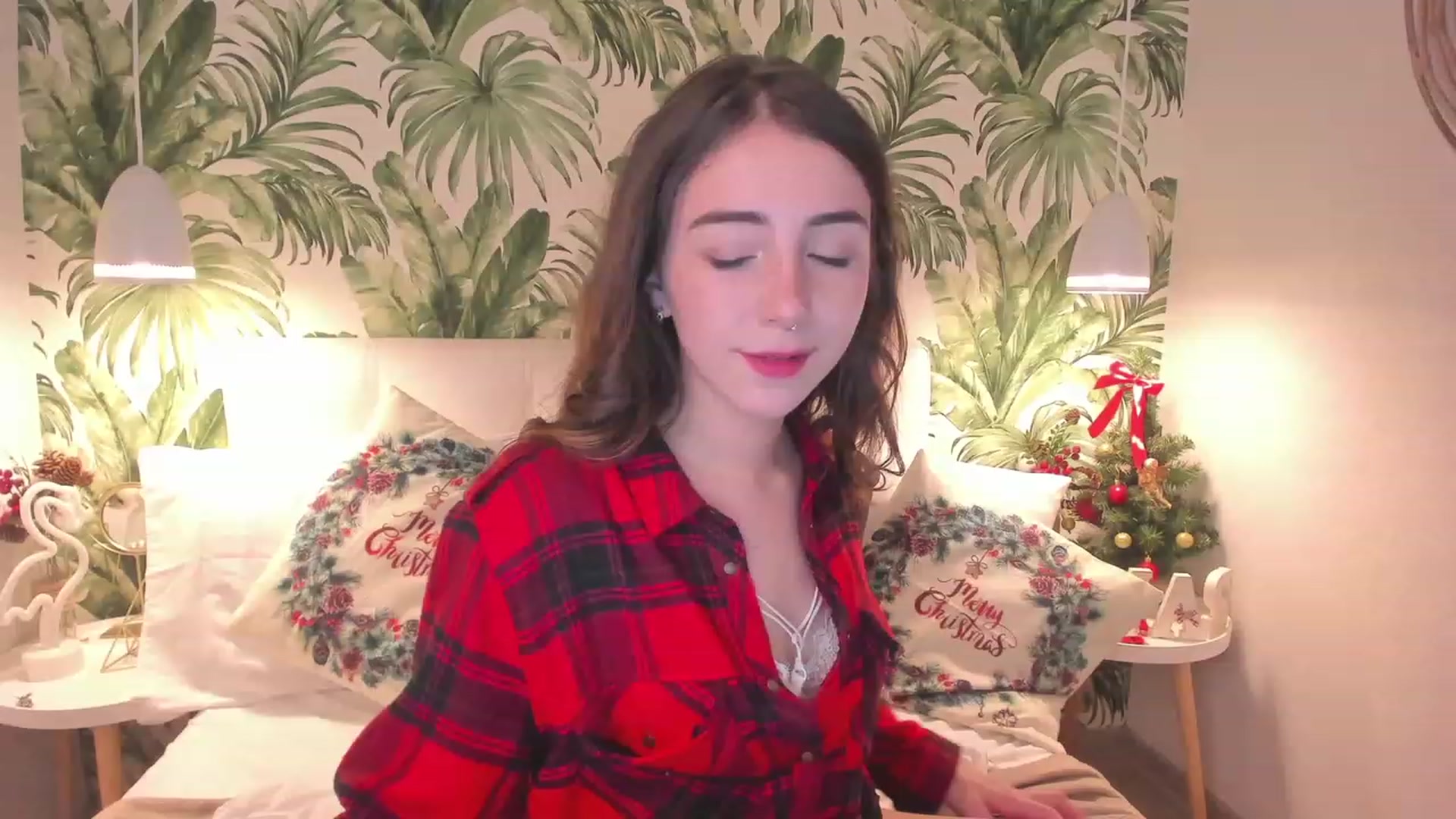 Gallery image thumbnail from ElsaYoung's myfreecams stream on, 12/31/2022, 20:03 image 7 of 20