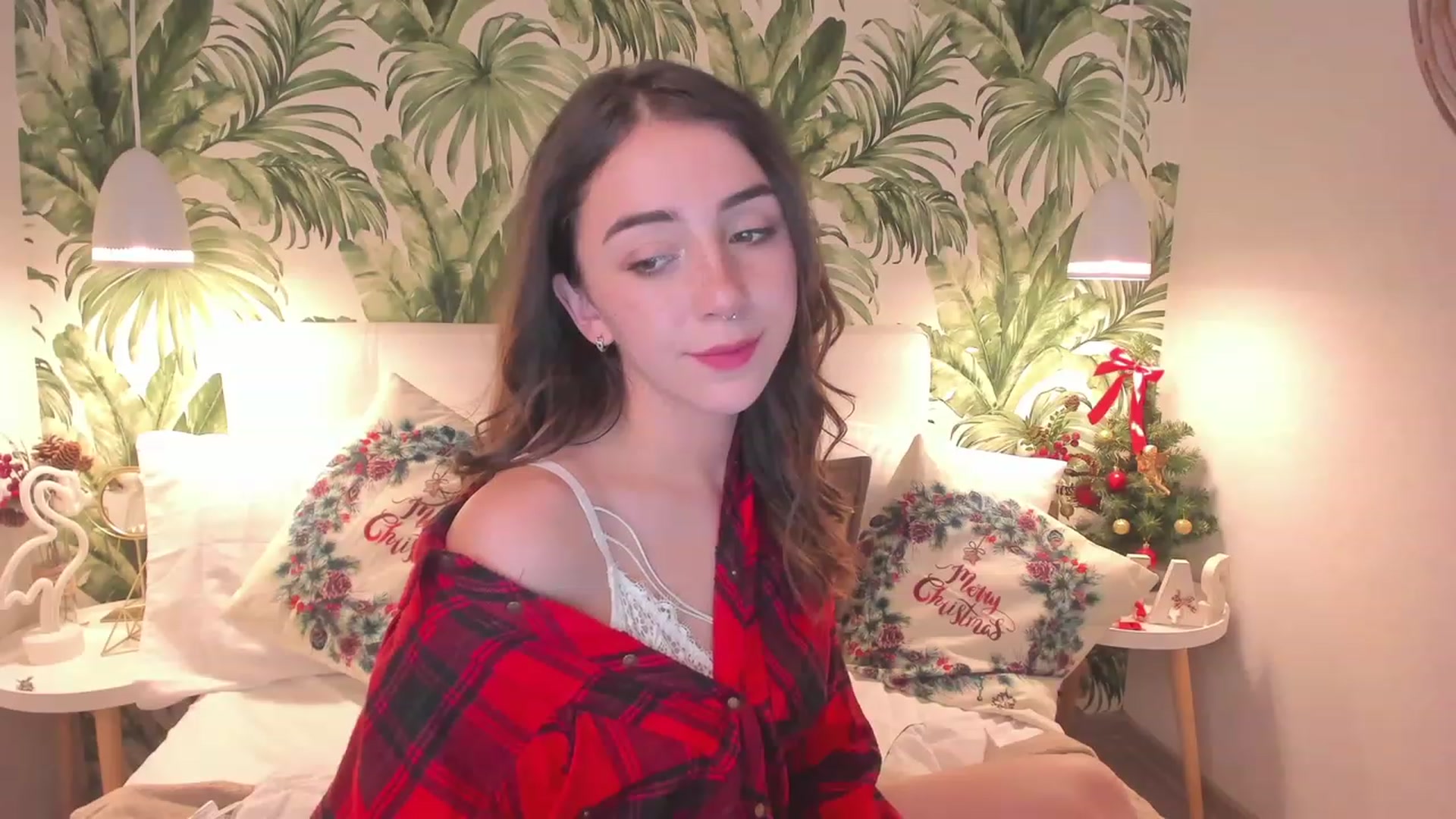 Gallery image thumbnail from ElsaYoung's myfreecams stream on, 12/31/2022, 20:03 image 20 of 20