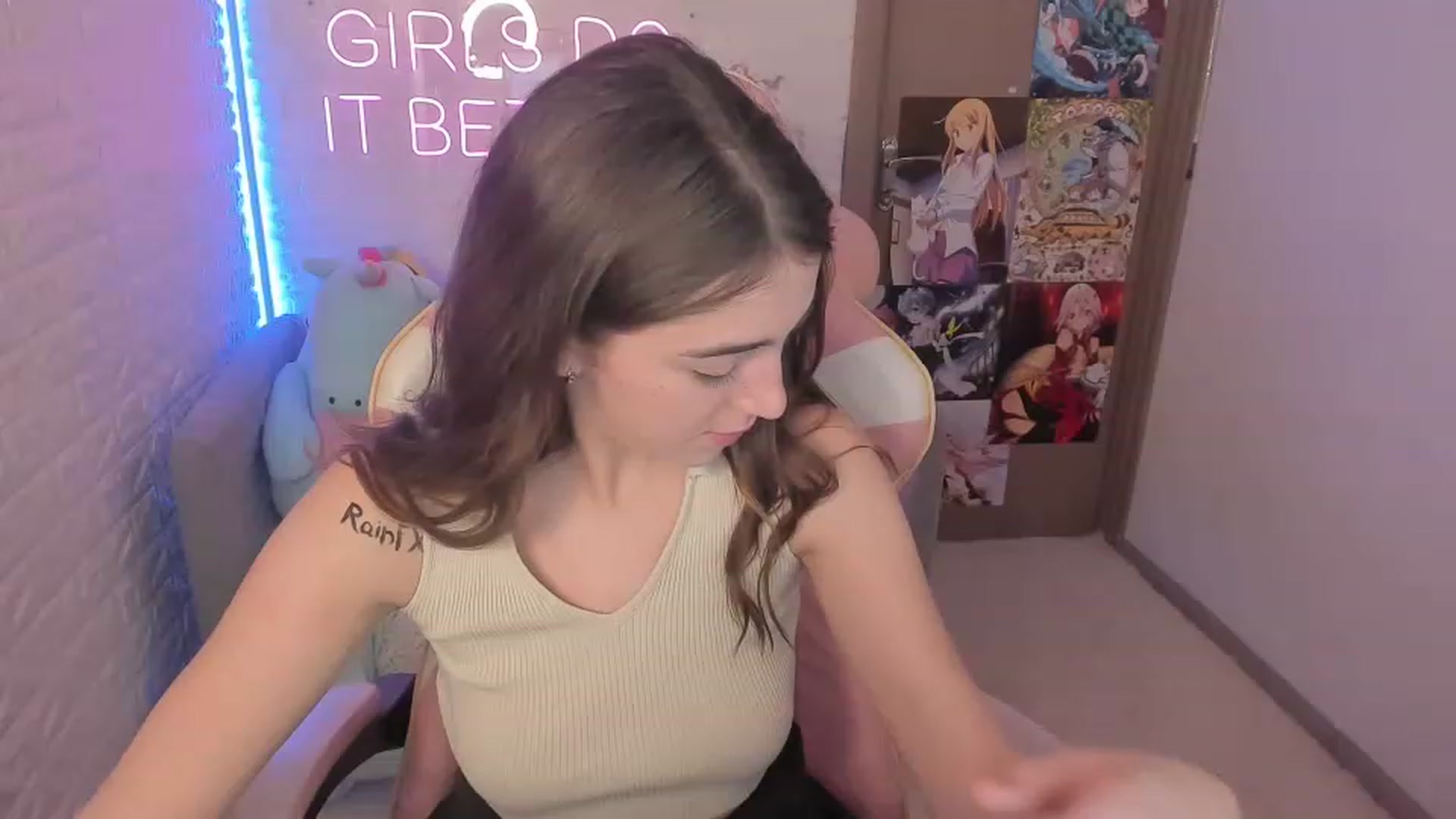 Gallery image thumbnail from ElsaYoung's myfreecams stream on, 01/01/2023, 10:46 image 8 of 20