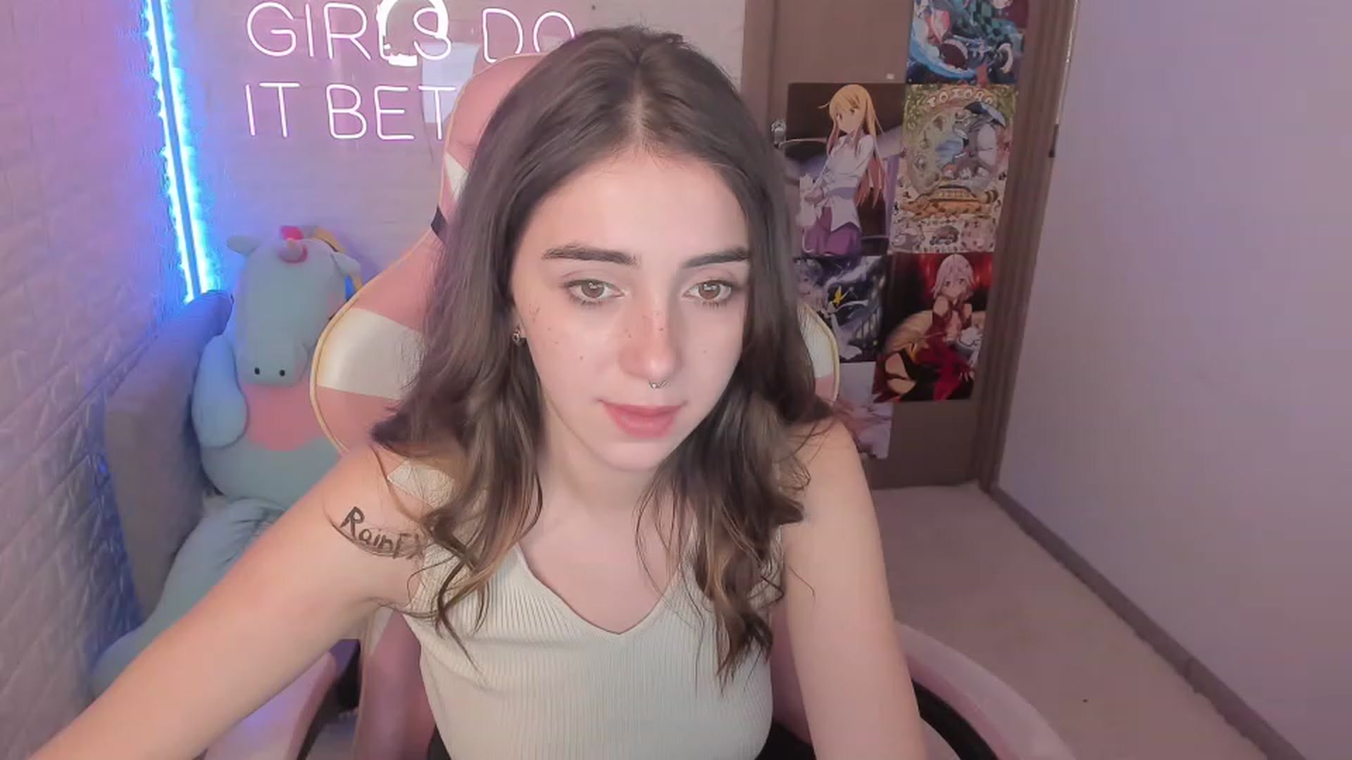 Gallery image thumbnail from ElsaYoung's myfreecams stream on, 01/01/2023, 10:46 image 2 of 20