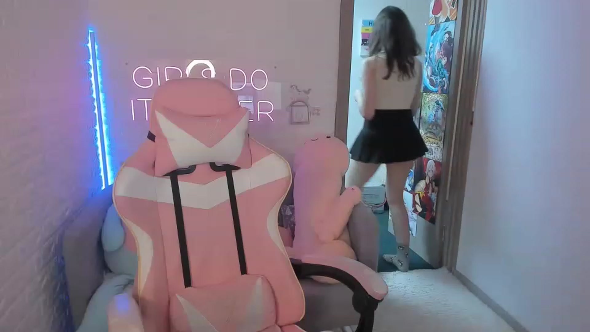 Gallery image thumbnail from ElsaYoung's myfreecams stream on, 01/01/2023, 12:23 image 14 of 20