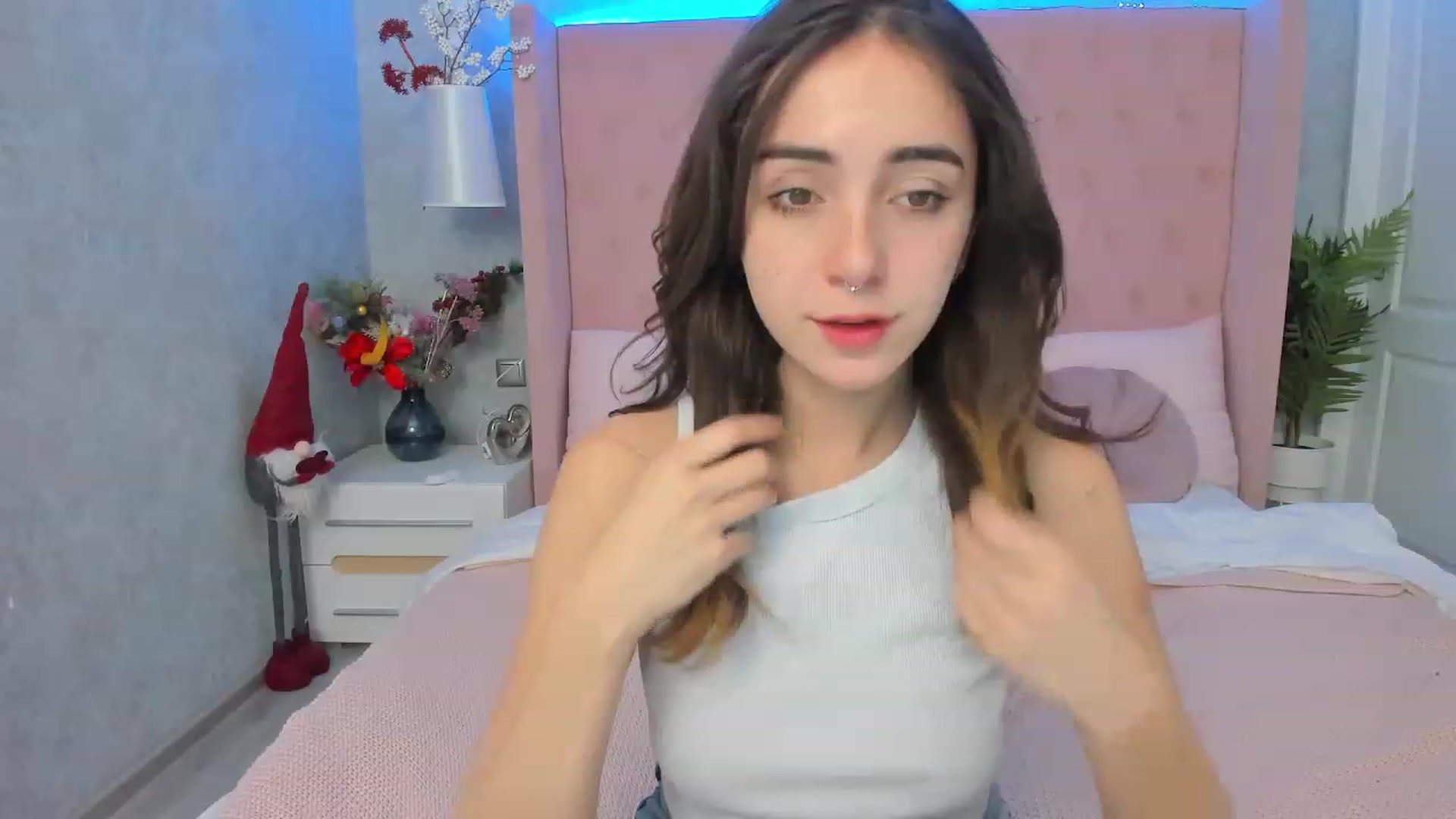 Gallery image thumbnail from ElsaYoung's myfreecams stream on, 01/02/2023, 07:22 image 19 of 20