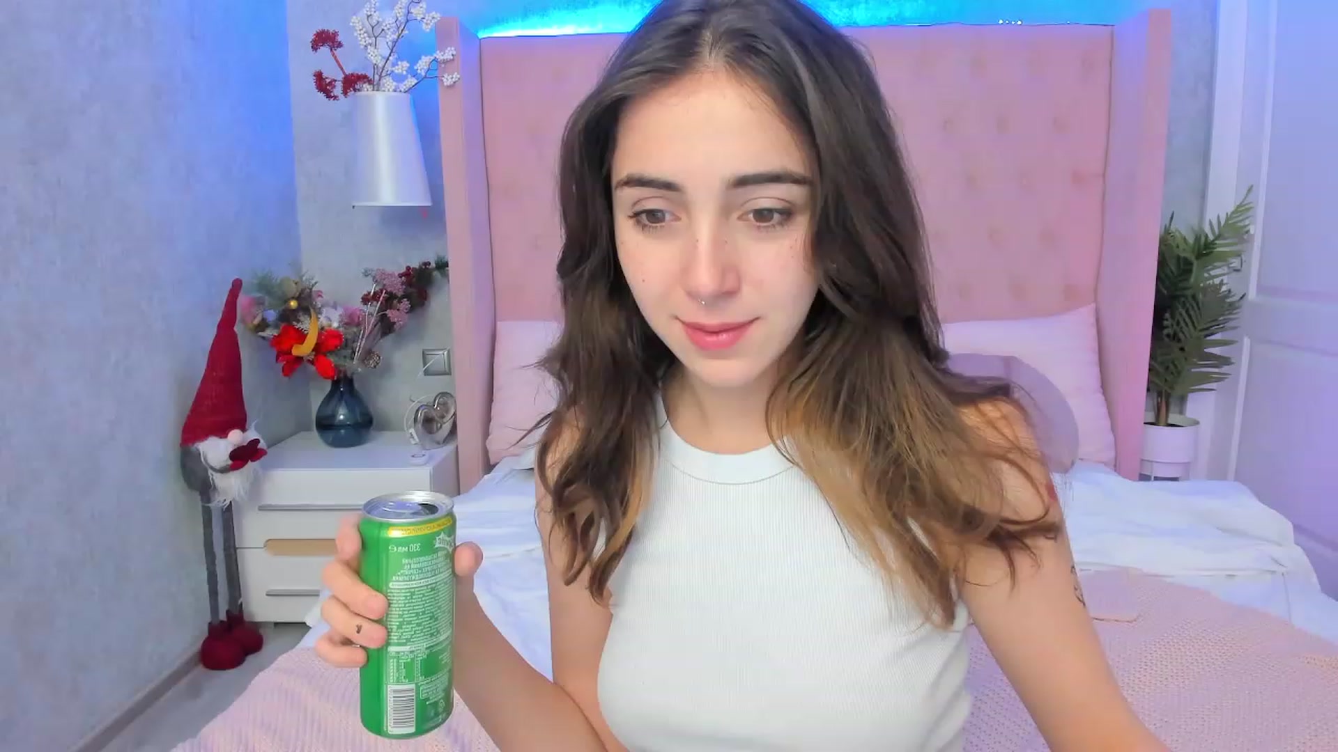Gallery image thumbnail from ElsaYoung's myfreecams stream on, 01/02/2023, 11:27 image 17 of 20