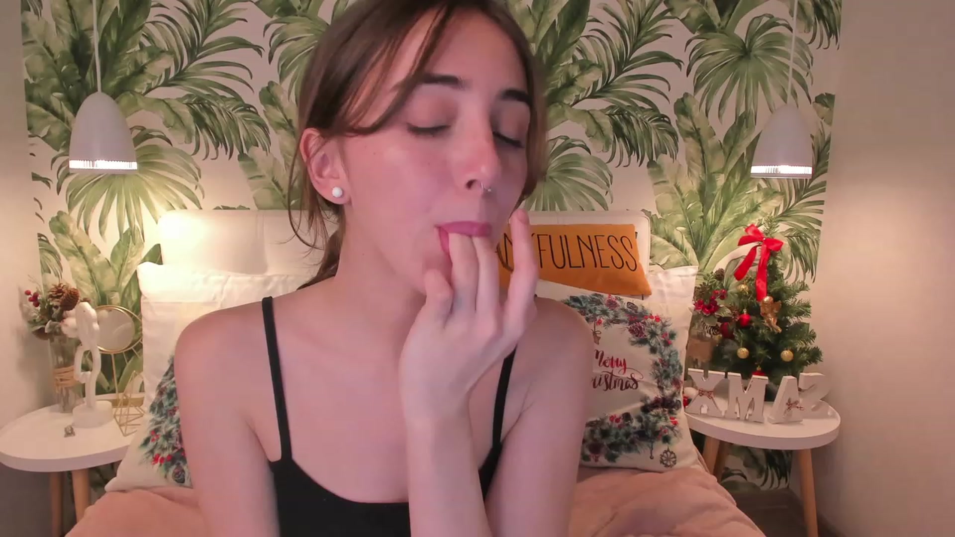 Gallery image thumbnail from ElsaYoung's myfreecams stream on, 01/06/2023, 14:05 image 12 of 20