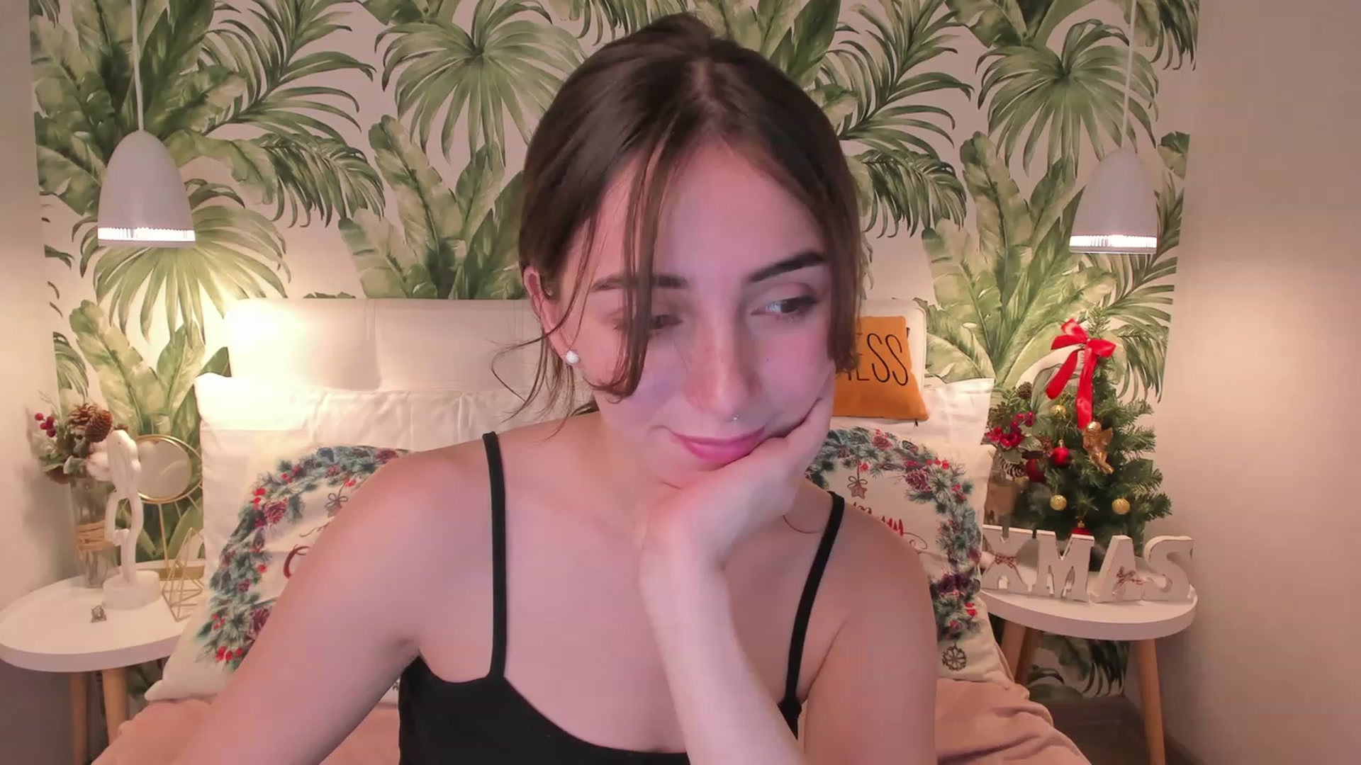 Gallery image thumbnail from ElsaYoung's myfreecams stream on, 01/06/2023, 14:05 image 17 of 20