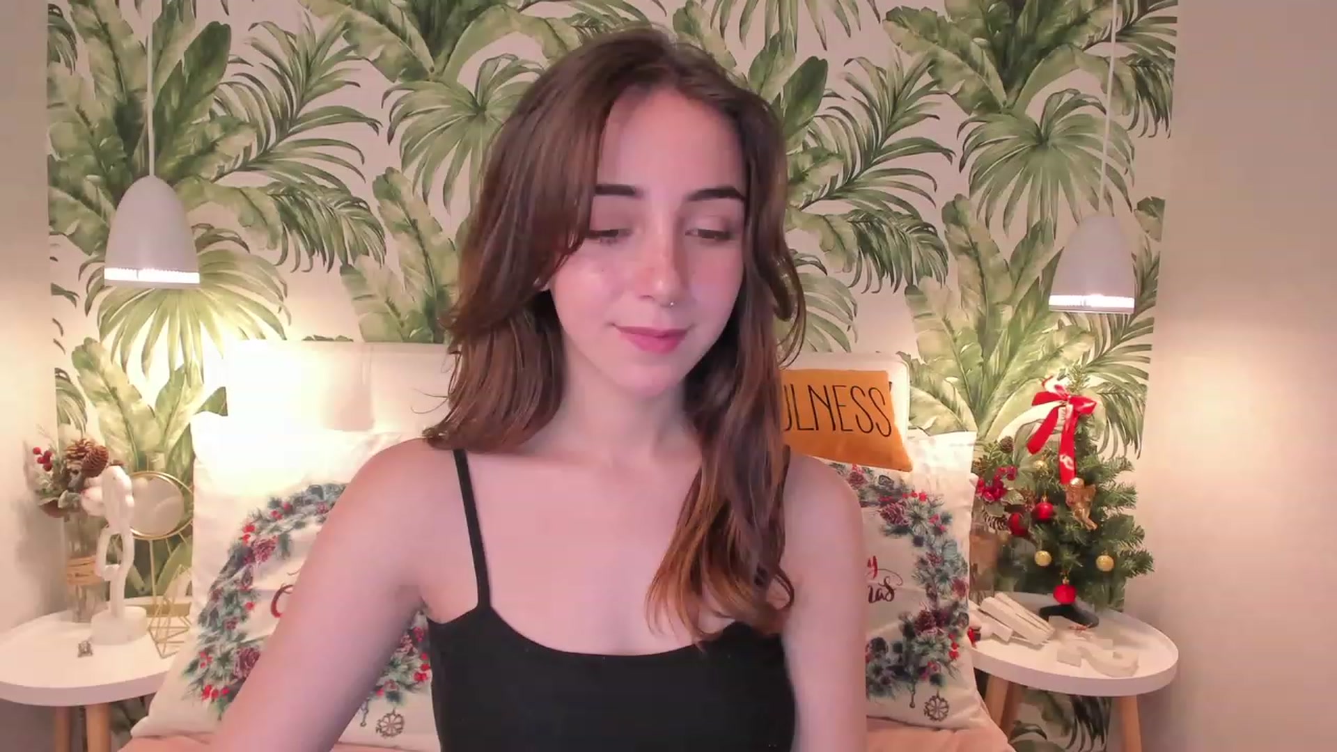 Gallery image thumbnail from ElsaYoung's myfreecams stream on, 01/06/2023, 14:05 image 6 of 20
