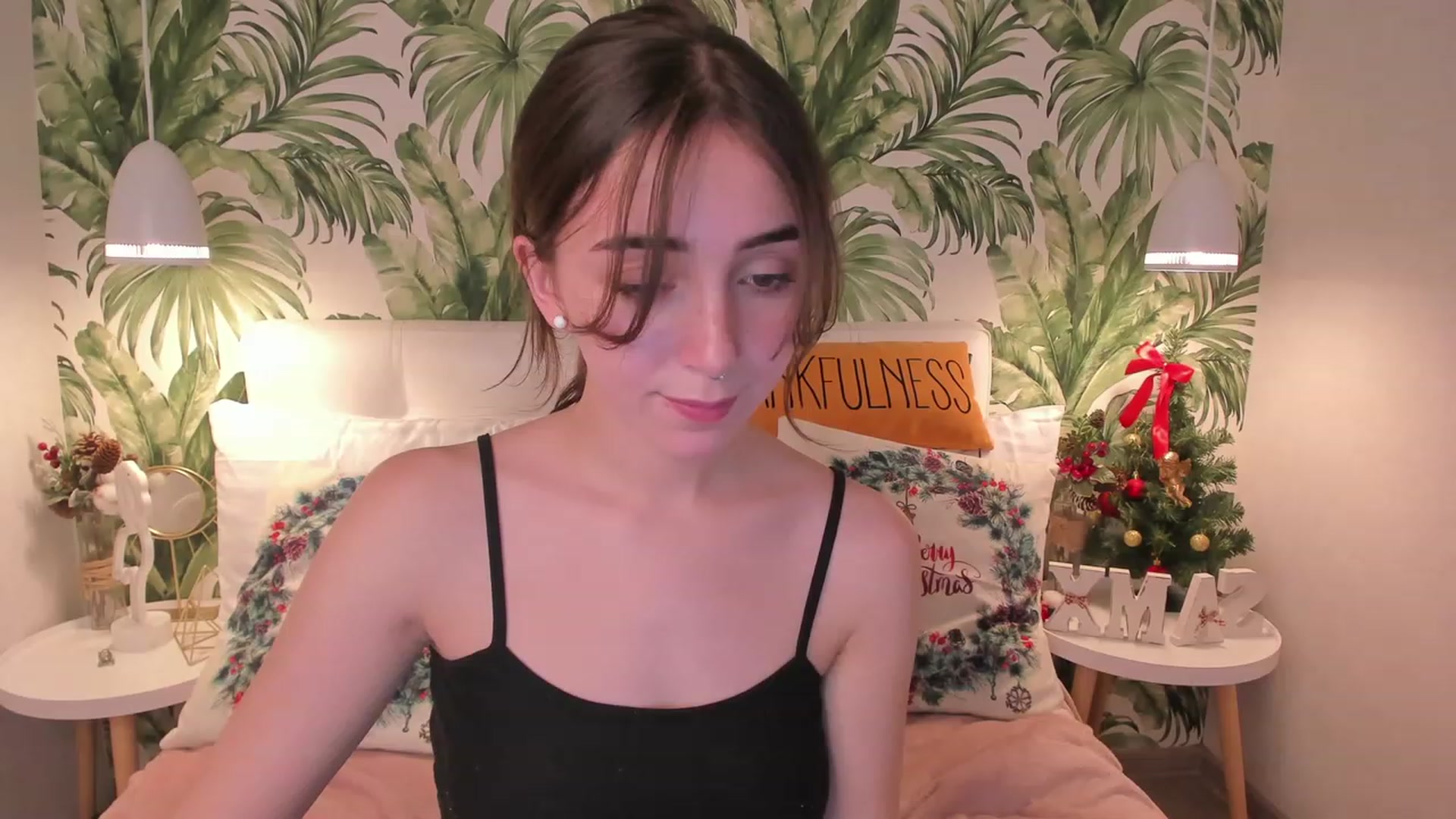 Gallery image thumbnail from ElsaYoung's myfreecams stream on, 01/06/2023, 14:05 image 13 of 20