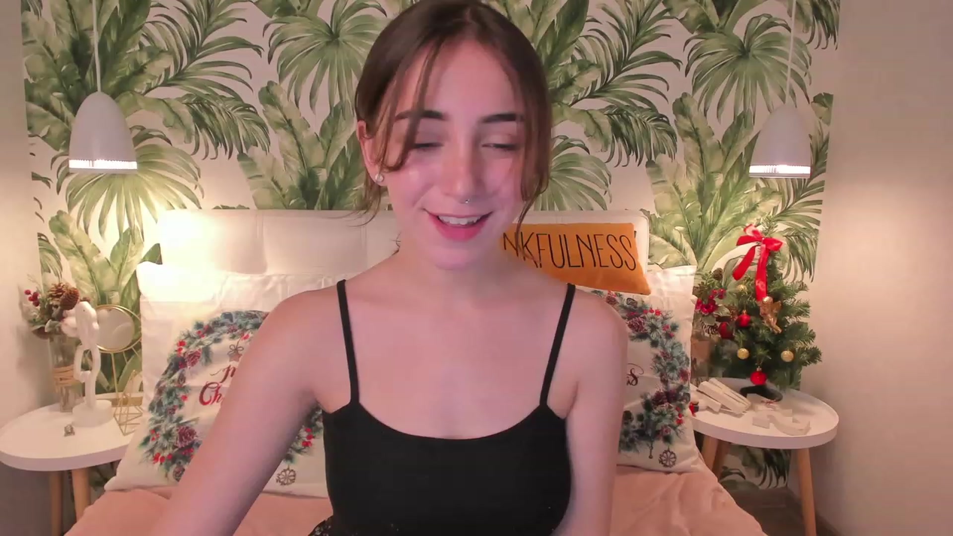 Gallery image thumbnail from ElsaYoung's myfreecams stream on, 01/06/2023, 14:05 image 11 of 20
