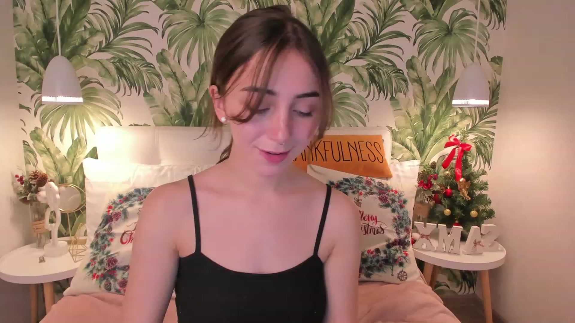 Gallery image thumbnail from ElsaYoung's myfreecams stream on, 01/06/2023, 14:05 image 14 of 20