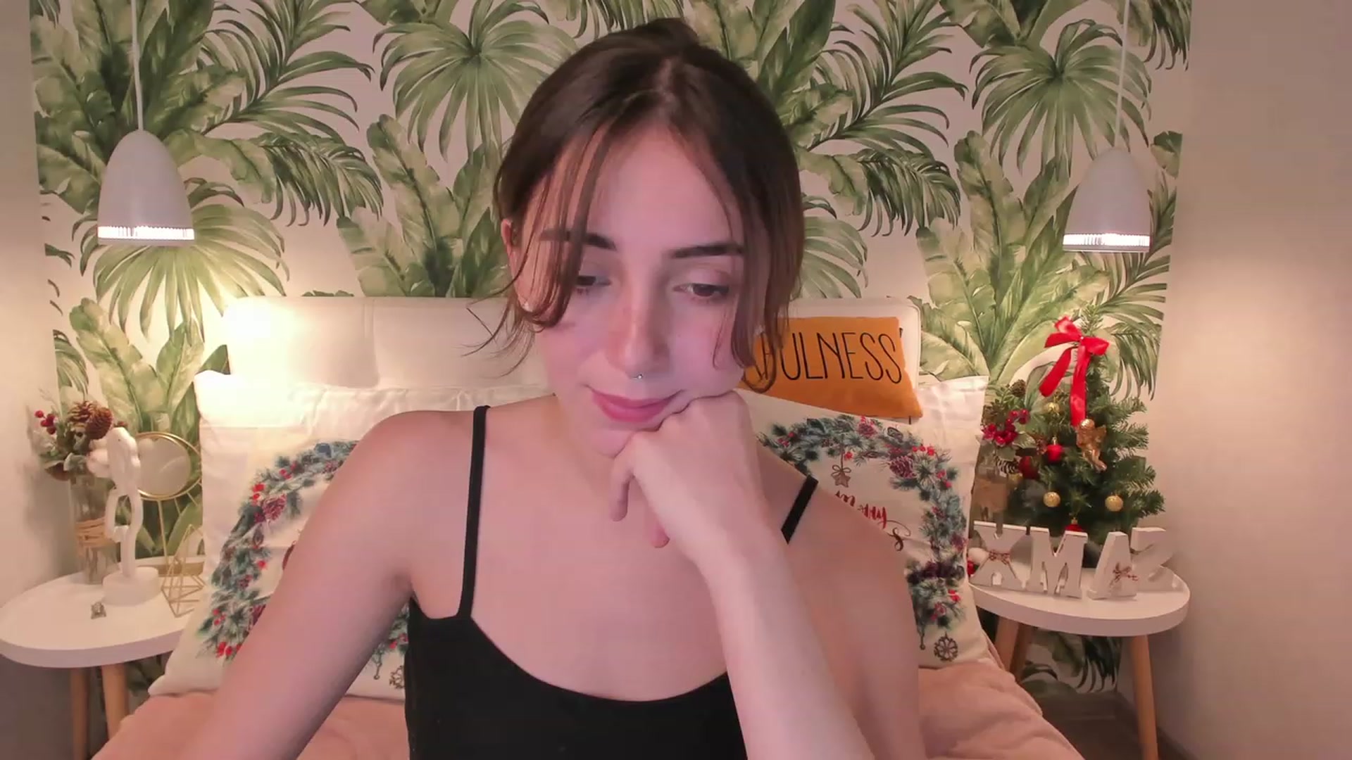 Gallery image thumbnail from ElsaYoung's myfreecams stream on, 01/06/2023, 14:05 image 16 of 20