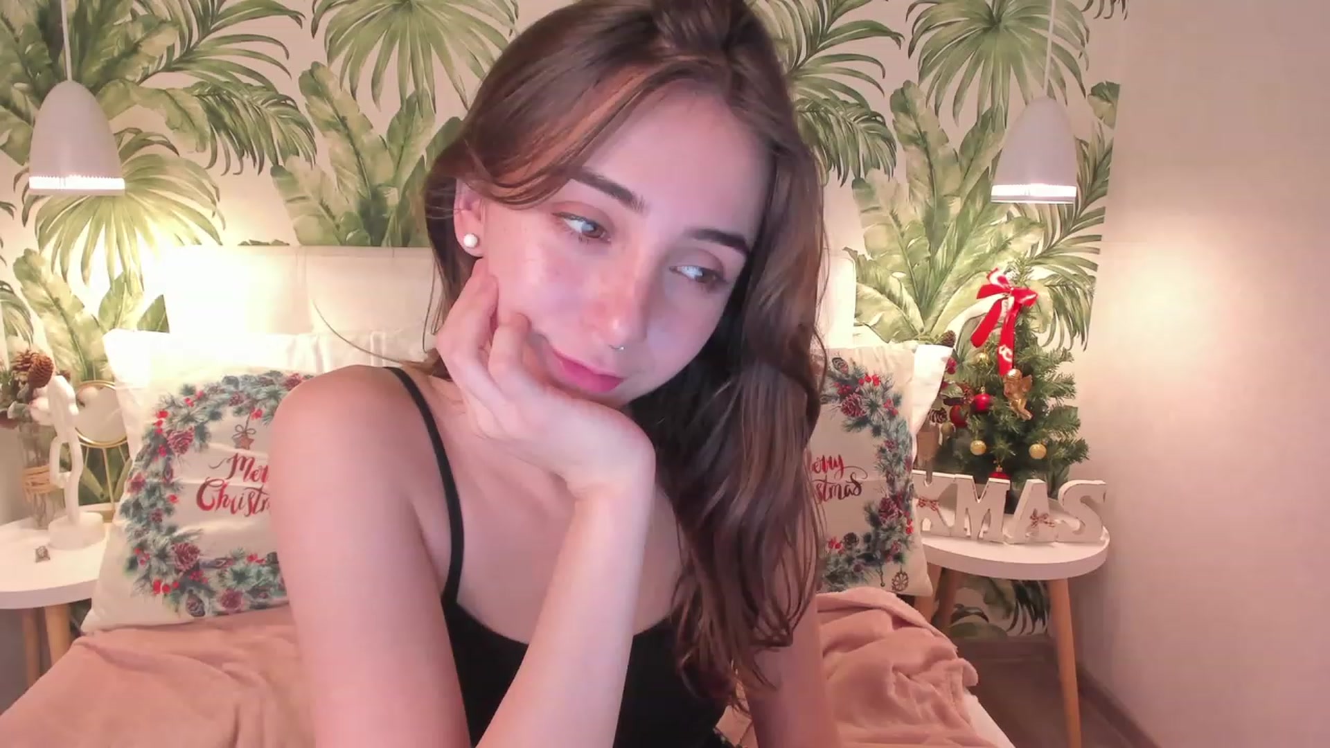 Gallery image thumbnail from ElsaYoung's myfreecams stream on, 01/06/2023, 17:04 image 16 of 20