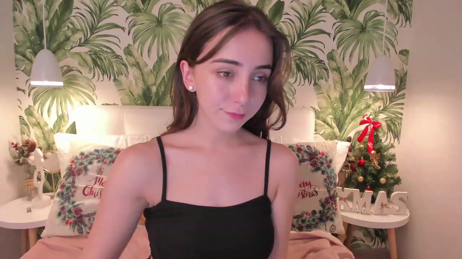 Gallery image thumbnail from ElsaYoung's myfreecams stream on, 01/06/2023, 17:04 image 1 of 20