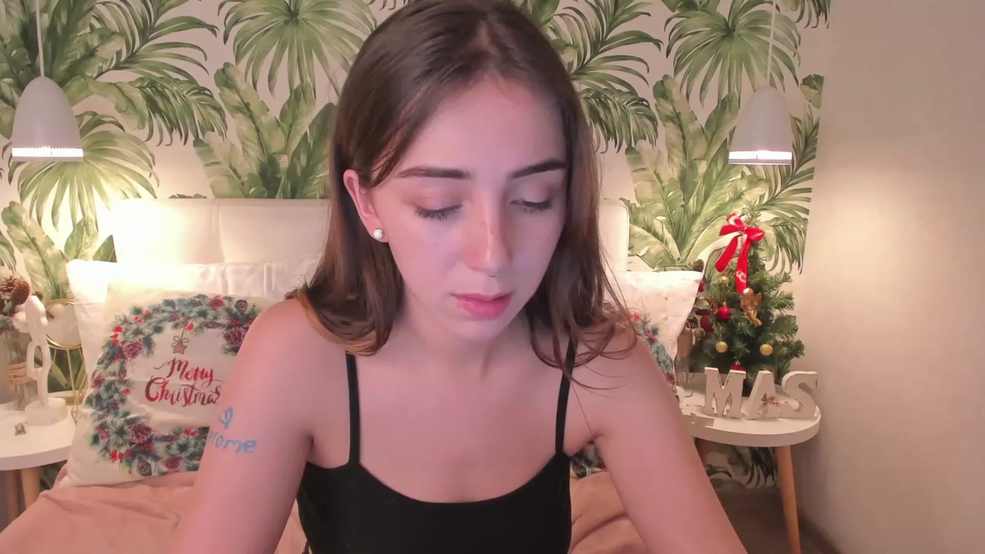 Gallery image thumbnail from ElsaYoung's myfreecams stream on, 01/06/2023, 18:37 image 9 of 20