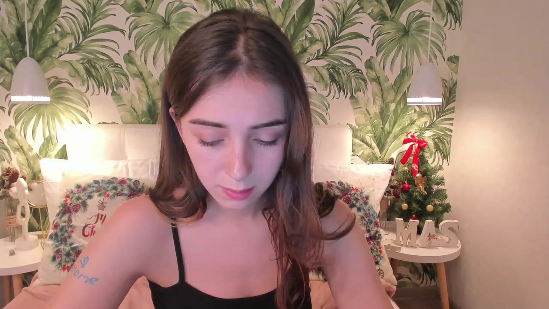 Gallery image thumbnail from ElsaYoung's myfreecams stream on, 01/06/2023, 18:37 image 6 of 20