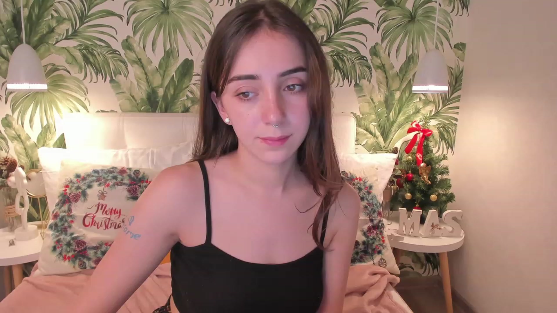 Gallery image thumbnail from ElsaYoung's myfreecams stream on, 01/06/2023, 18:37 image 17 of 20