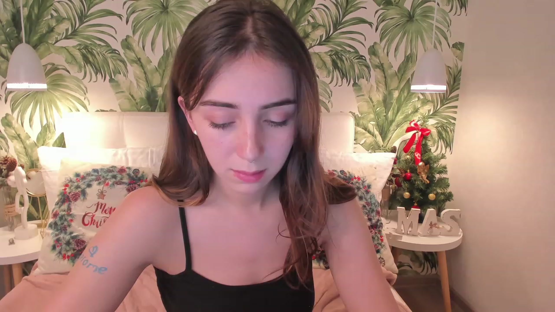 Gallery image thumbnail from ElsaYoung's myfreecams stream on, 01/06/2023, 18:37 image 12 of 20