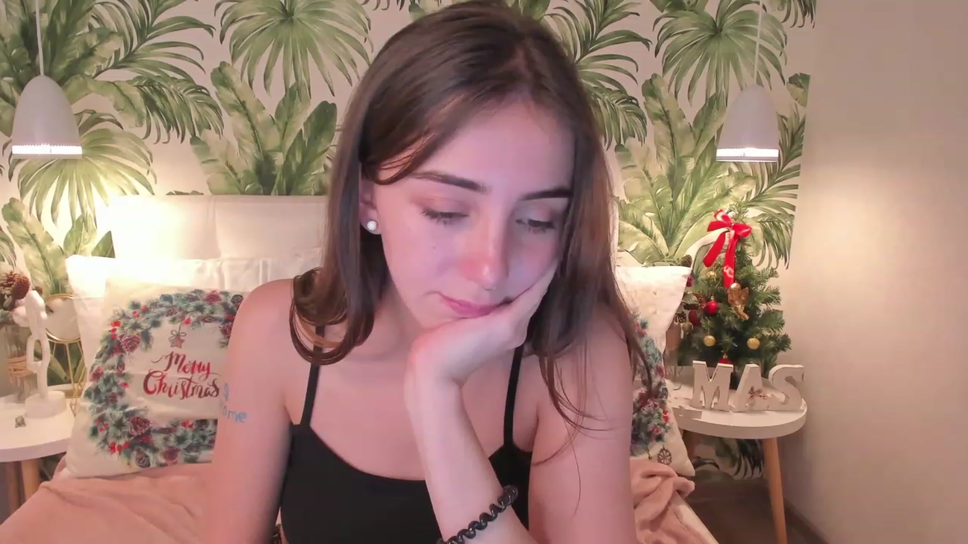 Gallery image thumbnail from ElsaYoung's myfreecams stream on, 01/06/2023, 18:37 image 15 of 20
