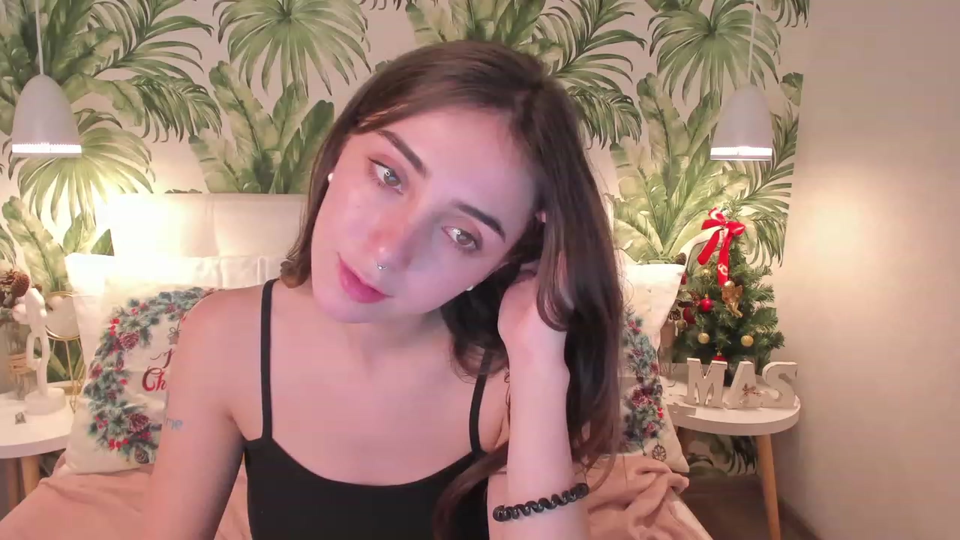 Gallery image thumbnail from ElsaYoung's myfreecams stream on, 01/06/2023, 18:37 image 19 of 20