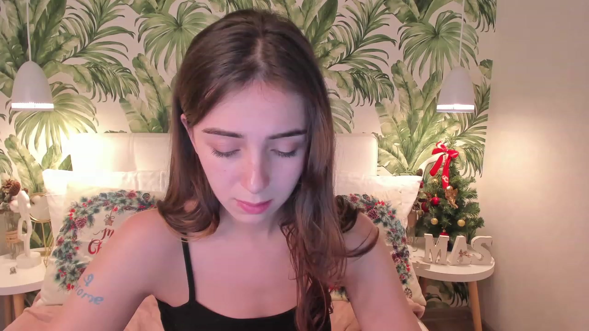 Gallery image thumbnail from ElsaYoung's myfreecams stream on, 01/06/2023, 18:37 image 7 of 20