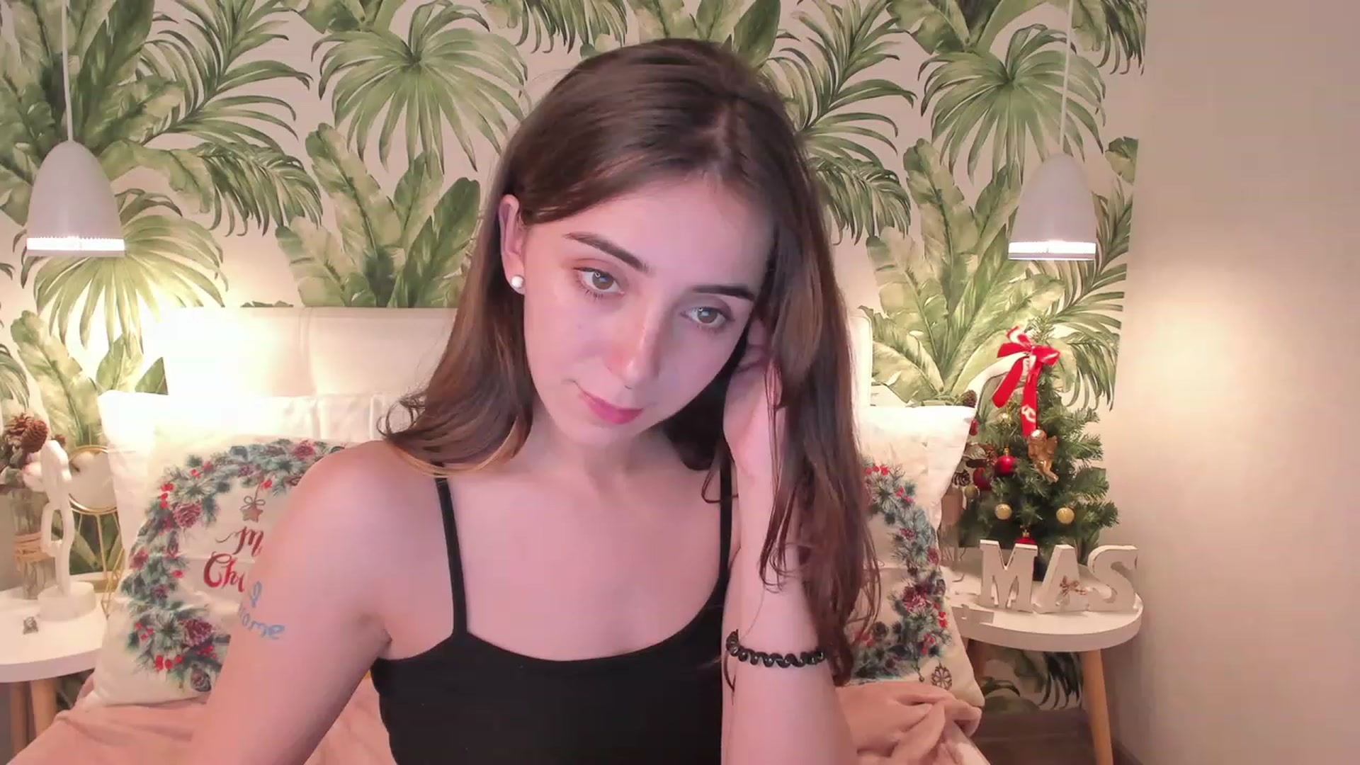 Gallery image thumbnail from ElsaYoung's myfreecams stream on, 01/06/2023, 18:37 image 5 of 20