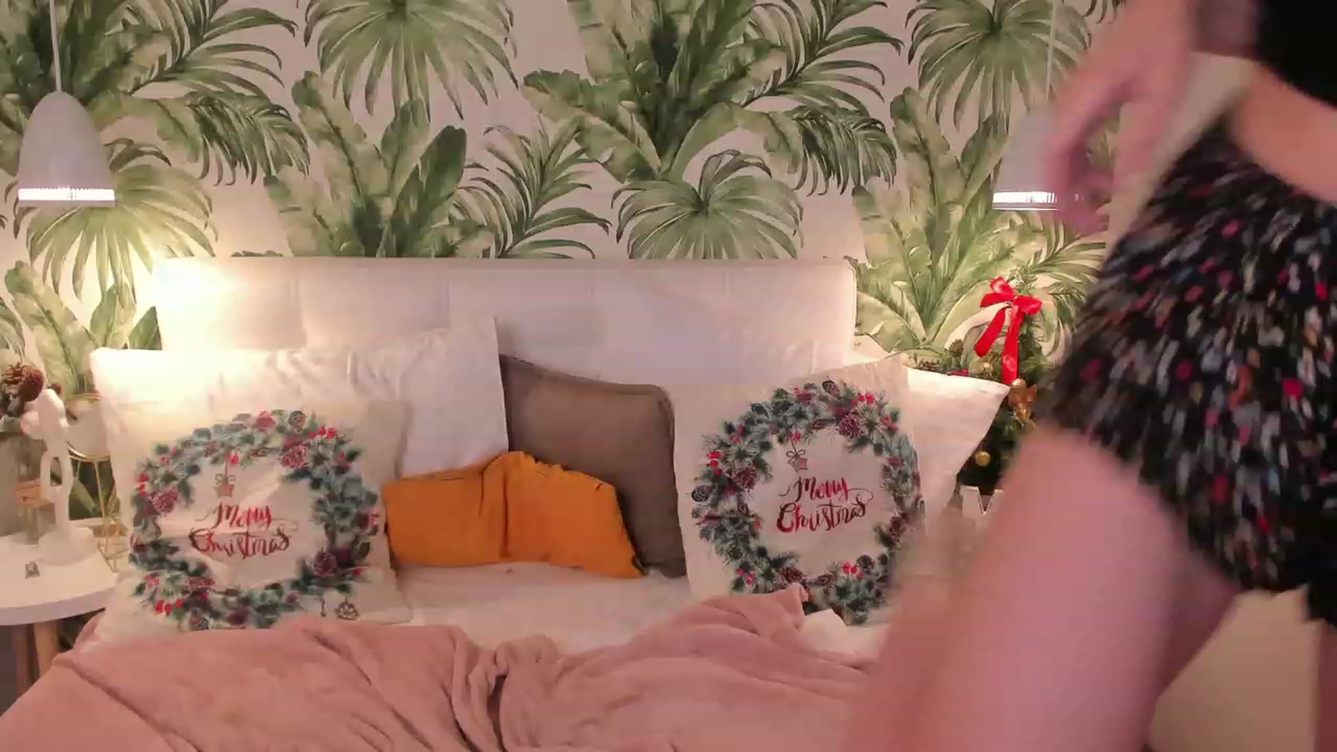Gallery image thumbnail from ElsaYoung's myfreecams stream on, 01/06/2023, 19:28 image 7 of 20