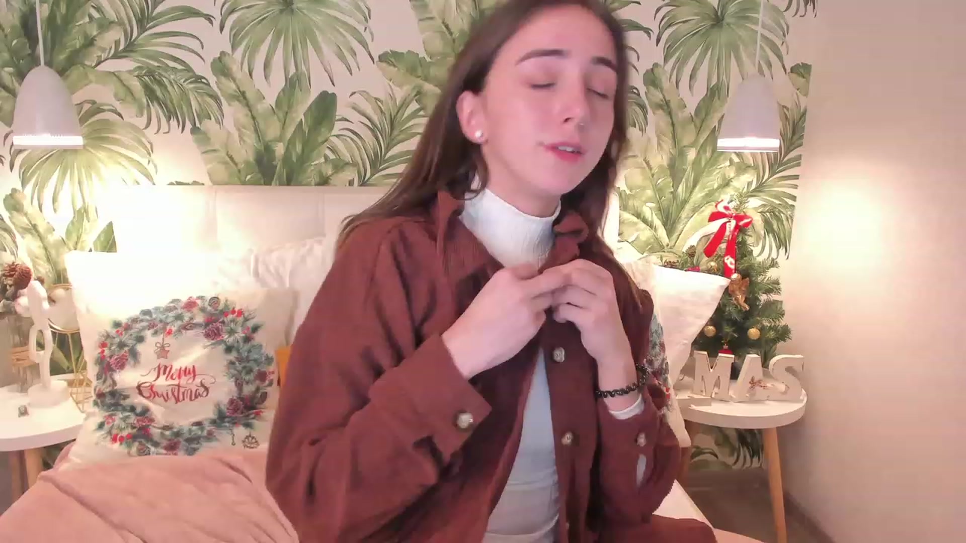 Gallery image thumbnail from ElsaYoung's myfreecams stream on, 01/06/2023, 19:28 image 9 of 20