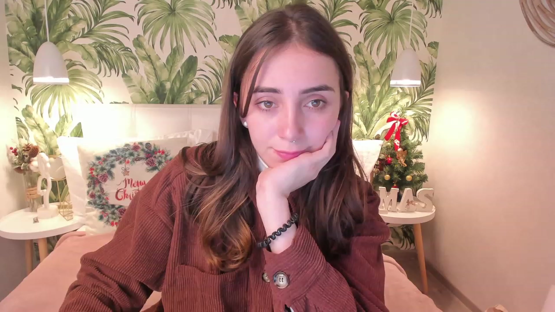 Gallery image thumbnail from ElsaYoung's myfreecams stream on, 01/06/2023, 19:28 image 17 of 20