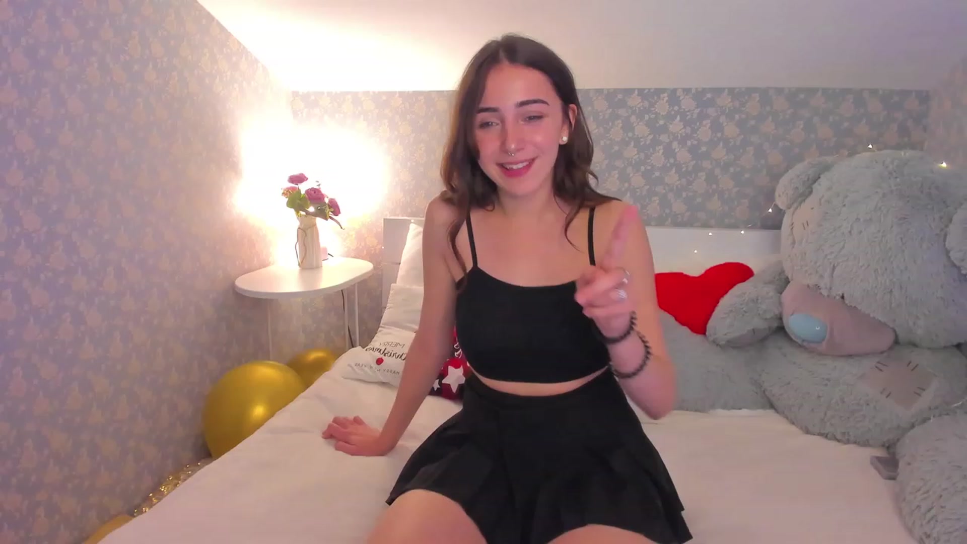 Gallery image thumbnail from ElsaYoung's myfreecams stream on, 01/07/2023, 15:06 image 2 of 20