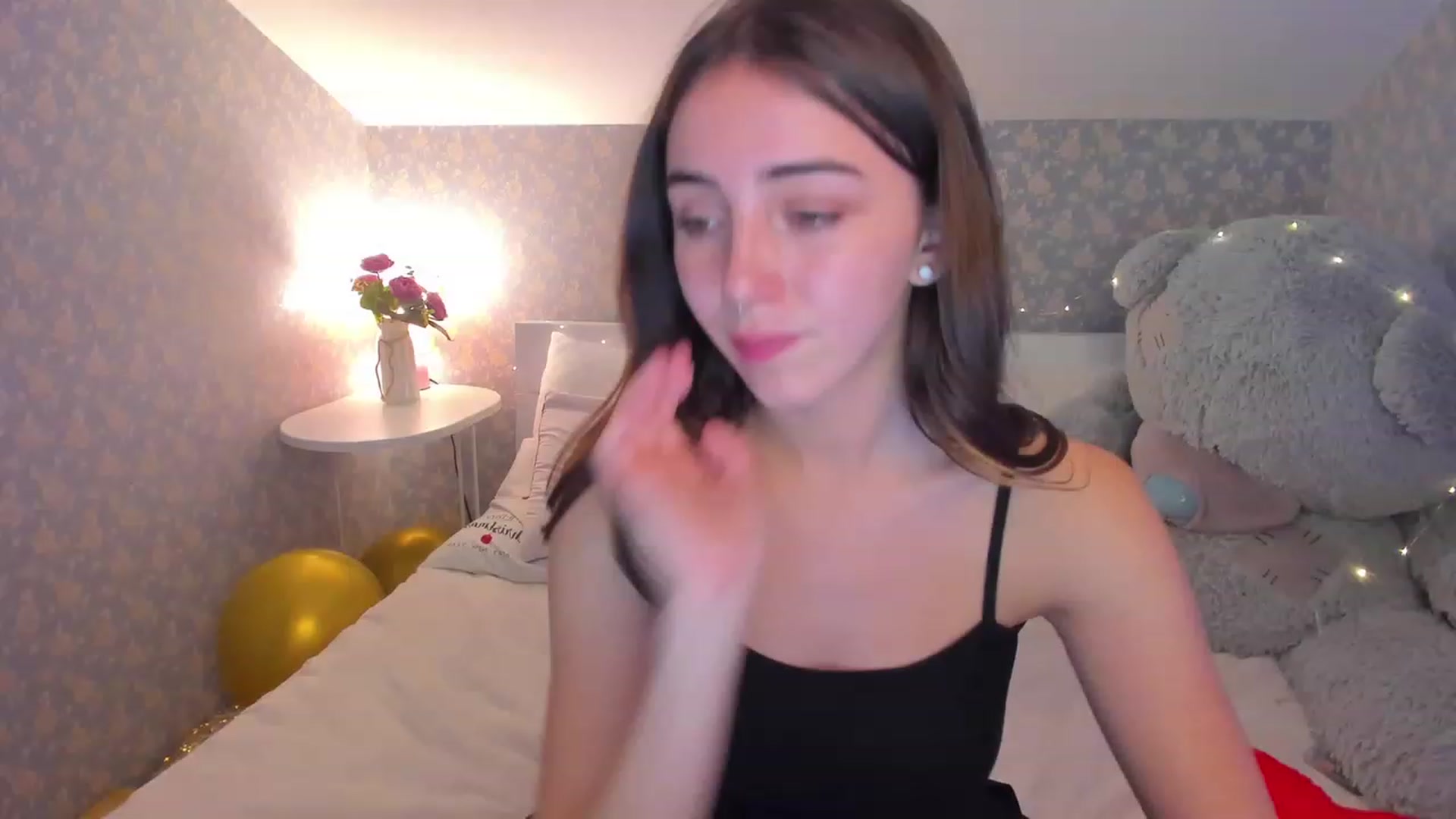 Gallery image thumbnail from ElsaYoung's myfreecams stream on, 01/07/2023, 16:36 image 14 of 20
