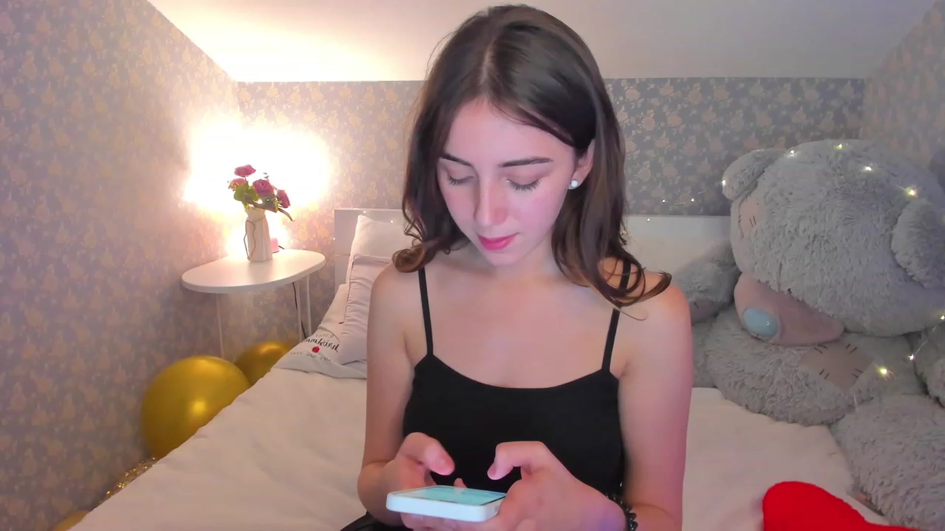Gallery image thumbnail from ElsaYoung's myfreecams stream on, 01/07/2023, 16:36 image 8 of 20