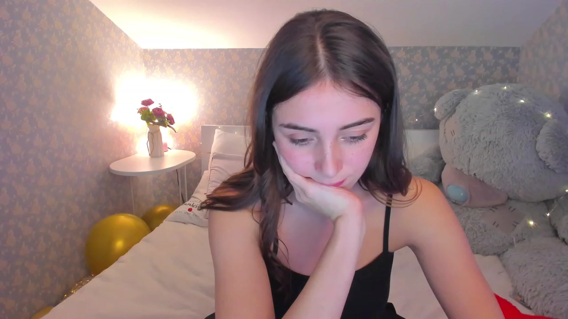 Gallery image thumbnail from ElsaYoung's myfreecams stream on, 01/07/2023, 16:36 image 12 of 20