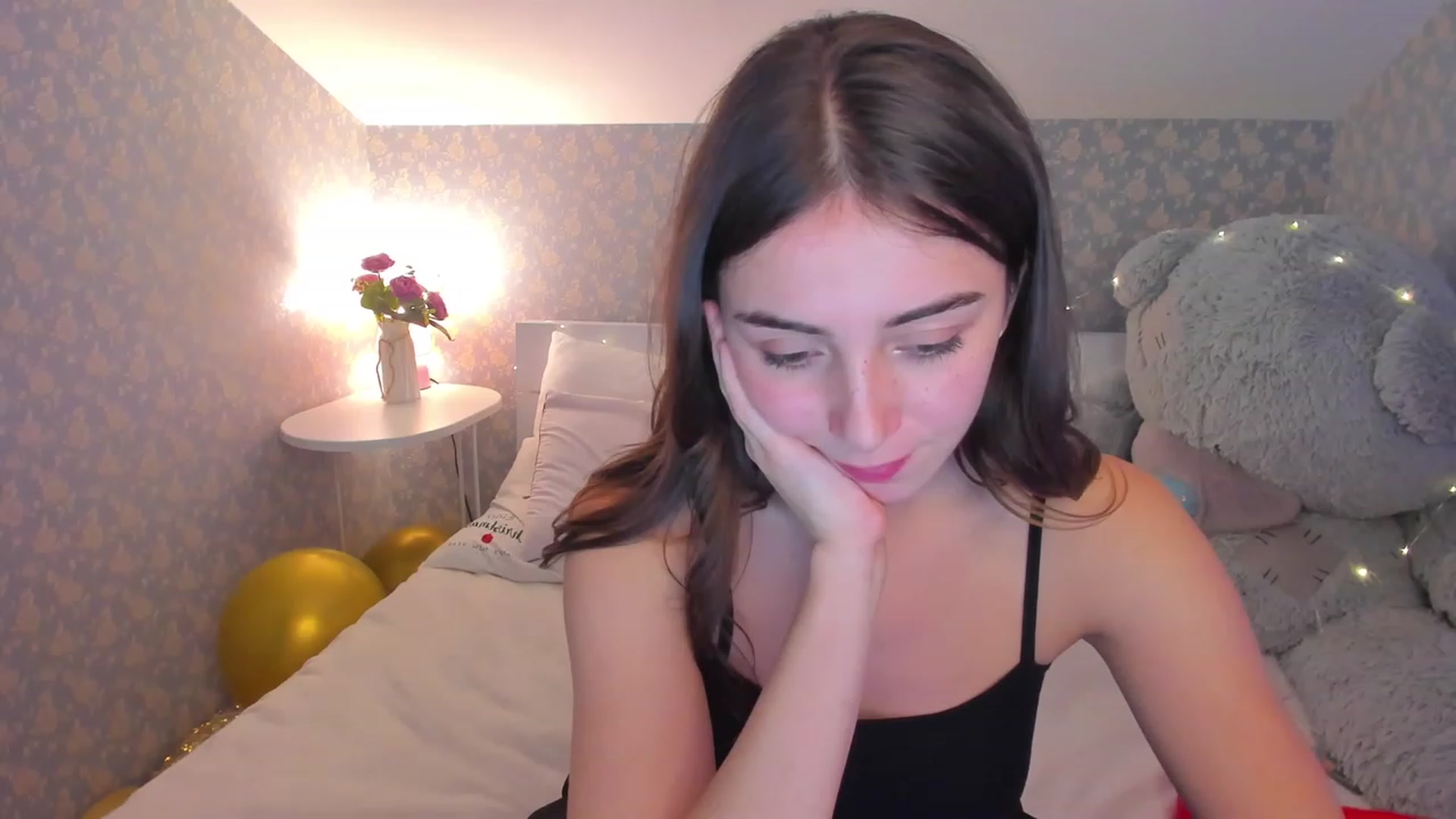 Gallery image thumbnail from ElsaYoung's myfreecams stream on, 01/07/2023, 16:36 image 13 of 20